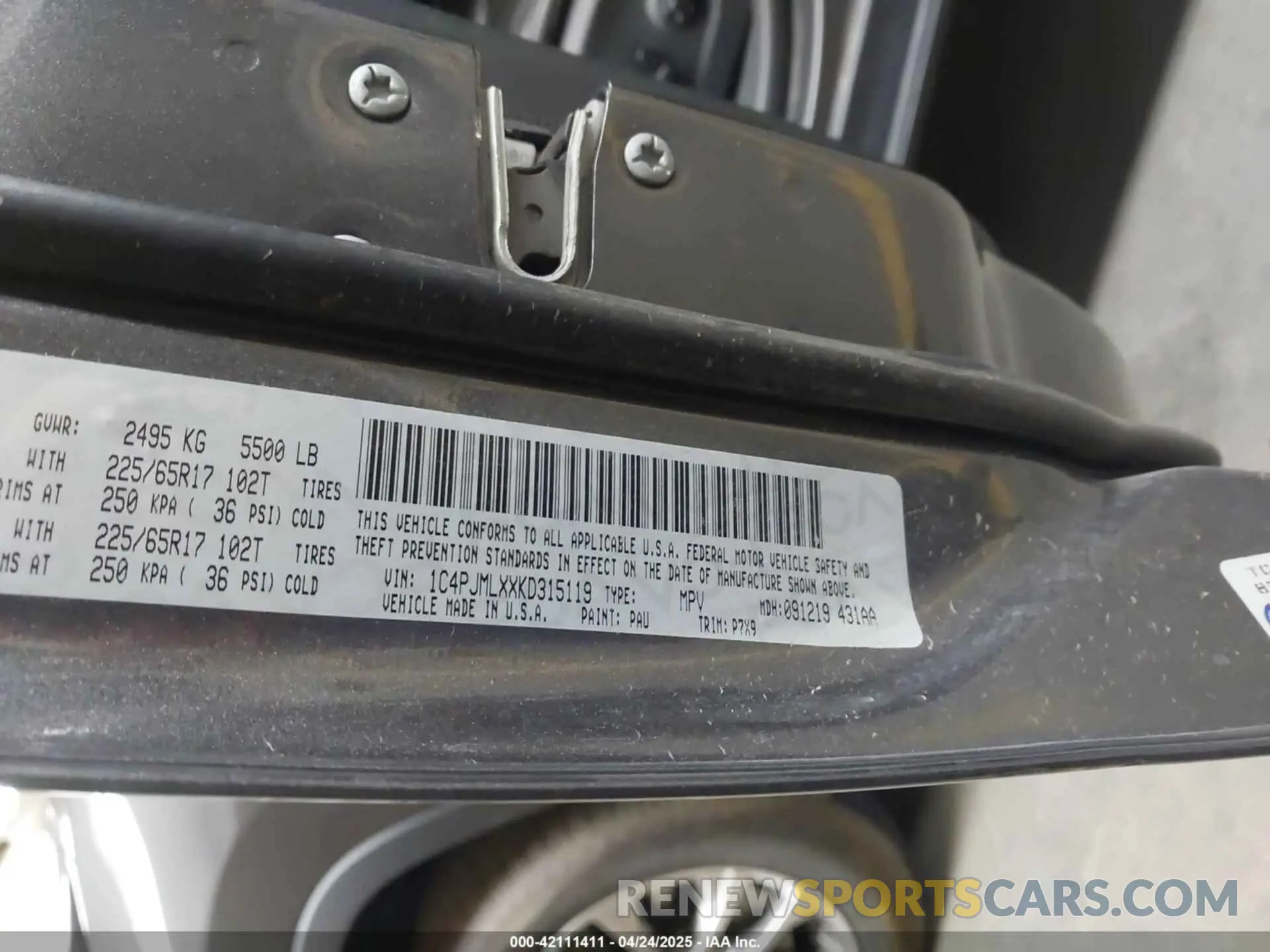 9 Photograph of a damaged car 1C4PJMLXXKD315119 JEEP CHEROKEE 2019