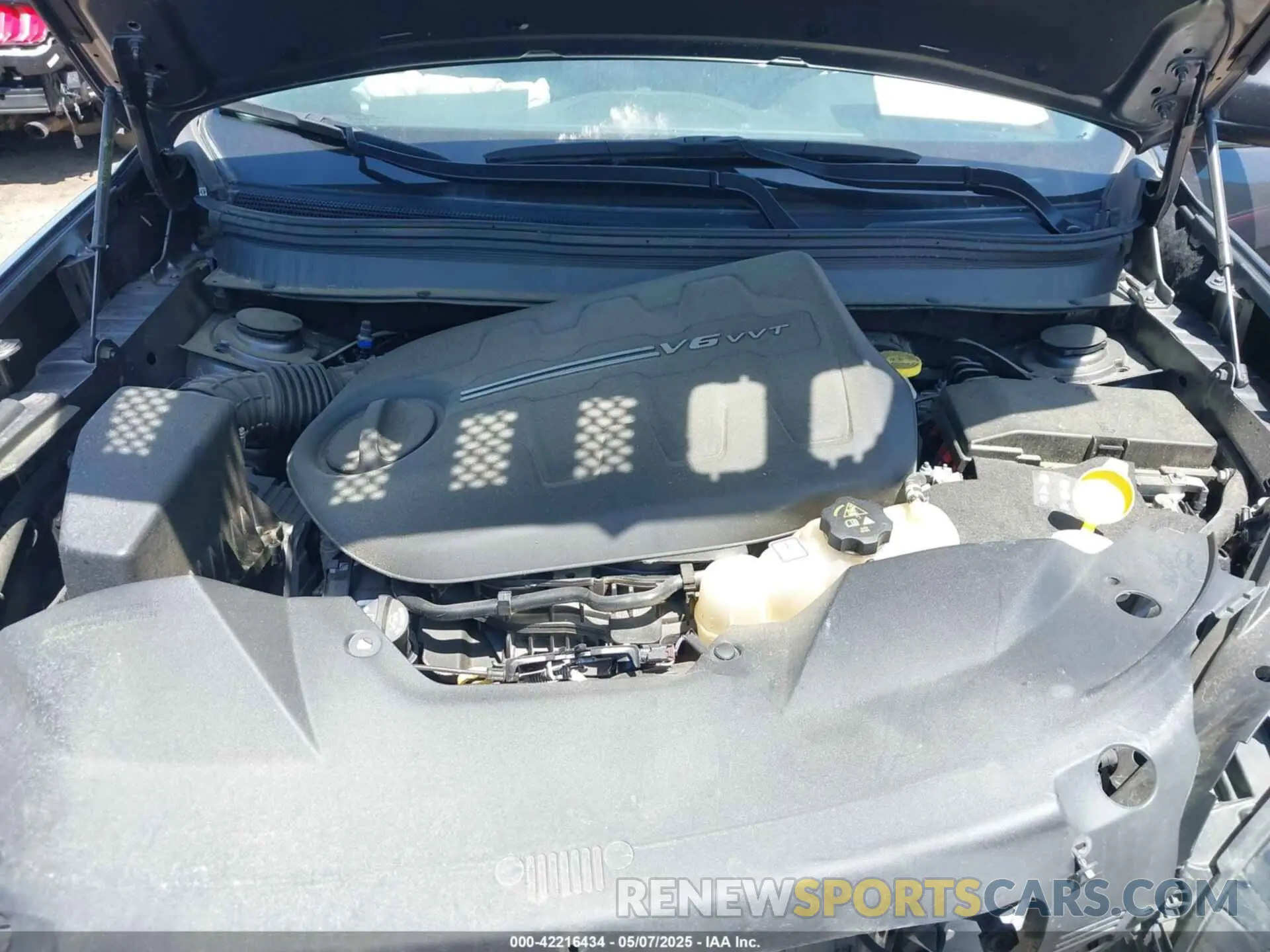10 Photograph of a damaged car 1C4PJMLXXKD471368 JEEP CHEROKEE 2019
