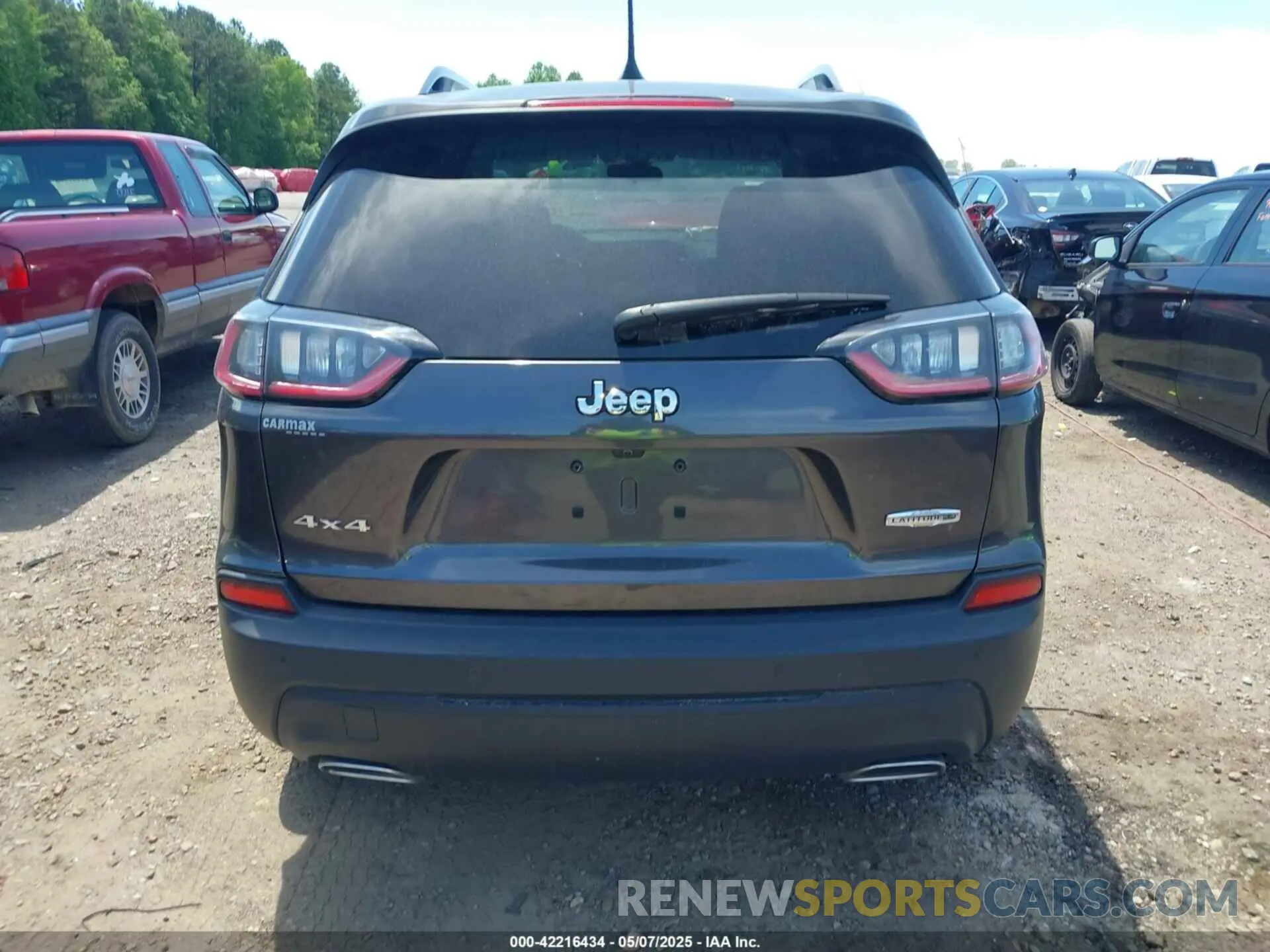 15 Photograph of a damaged car 1C4PJMLXXKD471368 JEEP CHEROKEE 2019
