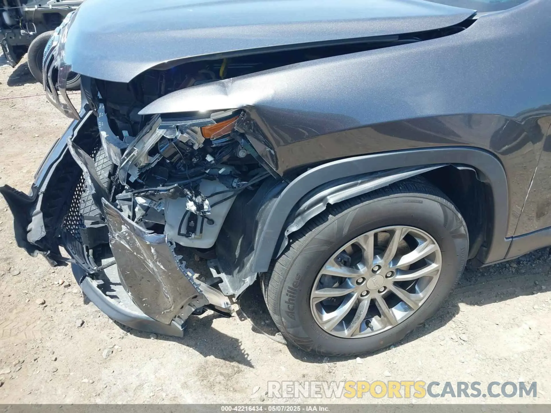 16 Photograph of a damaged car 1C4PJMLXXKD471368 JEEP CHEROKEE 2019