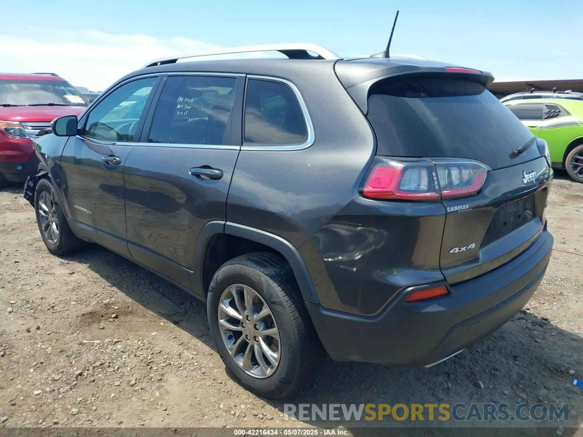 3 Photograph of a damaged car 1C4PJMLXXKD471368 JEEP CHEROKEE 2019