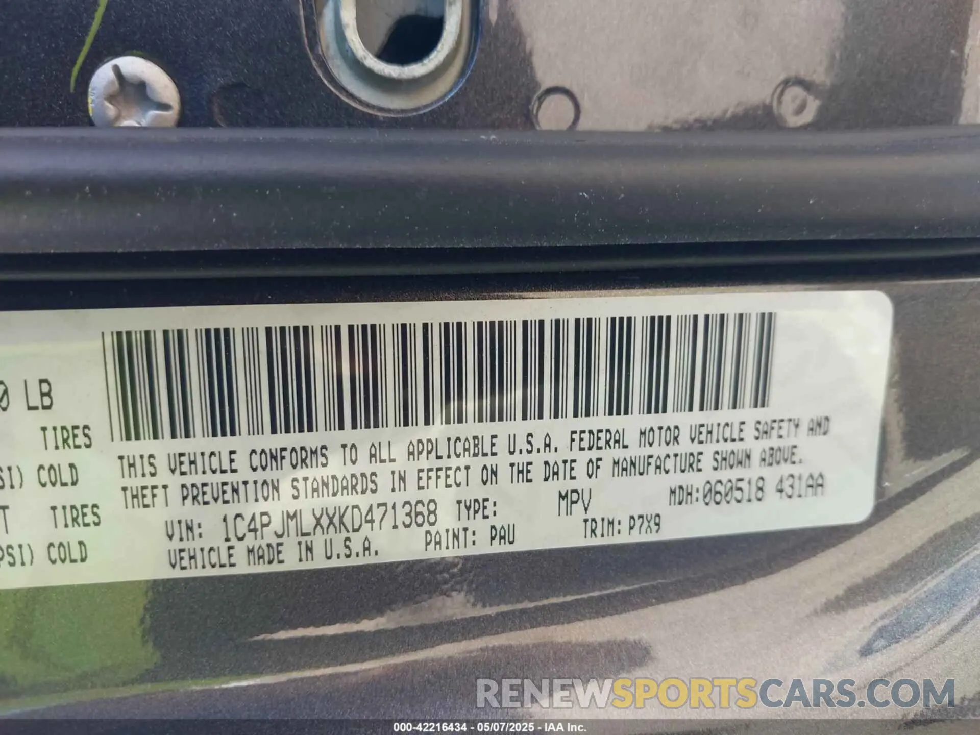9 Photograph of a damaged car 1C4PJMLXXKD471368 JEEP CHEROKEE 2019