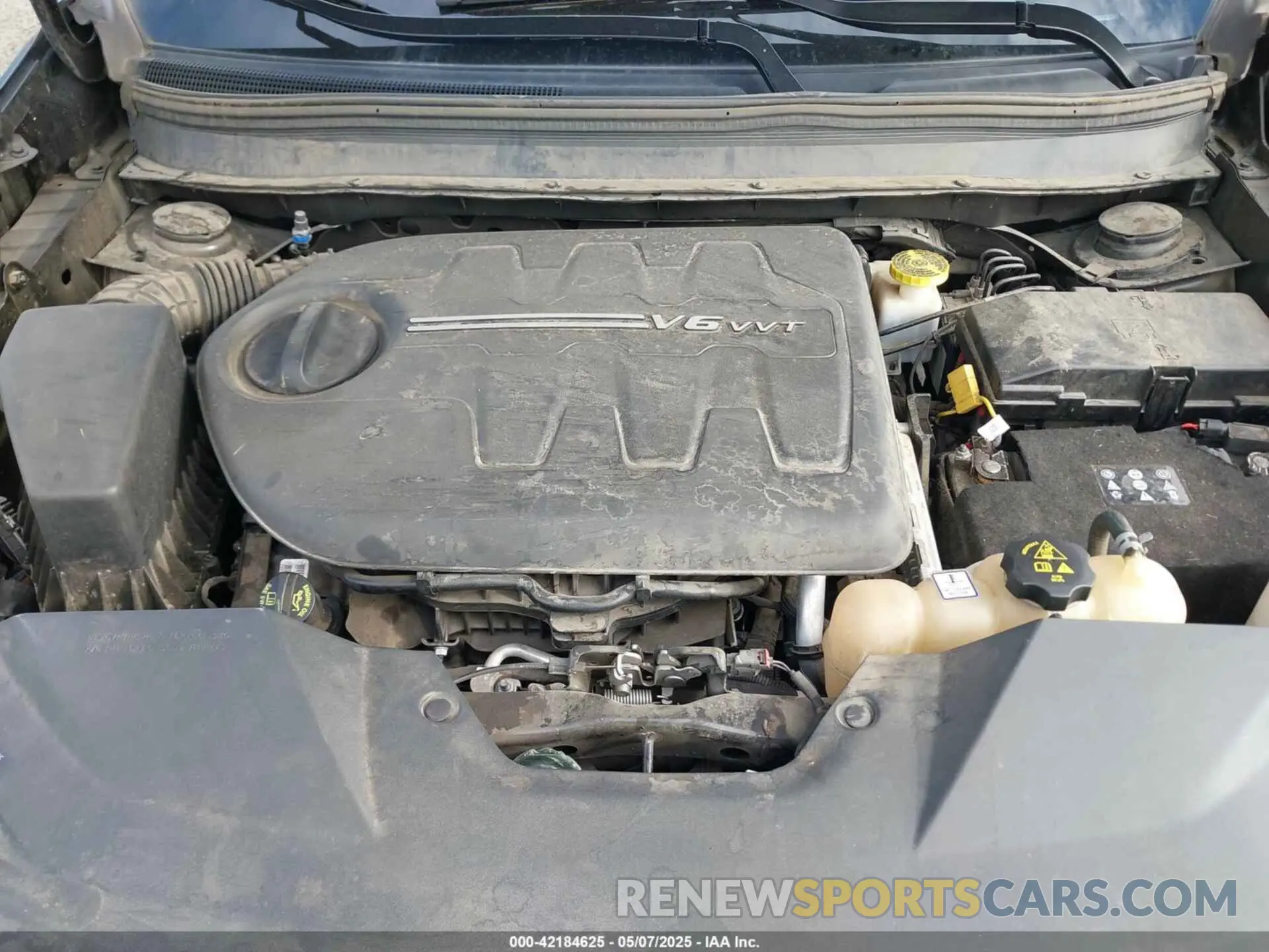 10 Photograph of a damaged car 1C4PJMLXXKD478076 JEEP CHEROKEE 2019