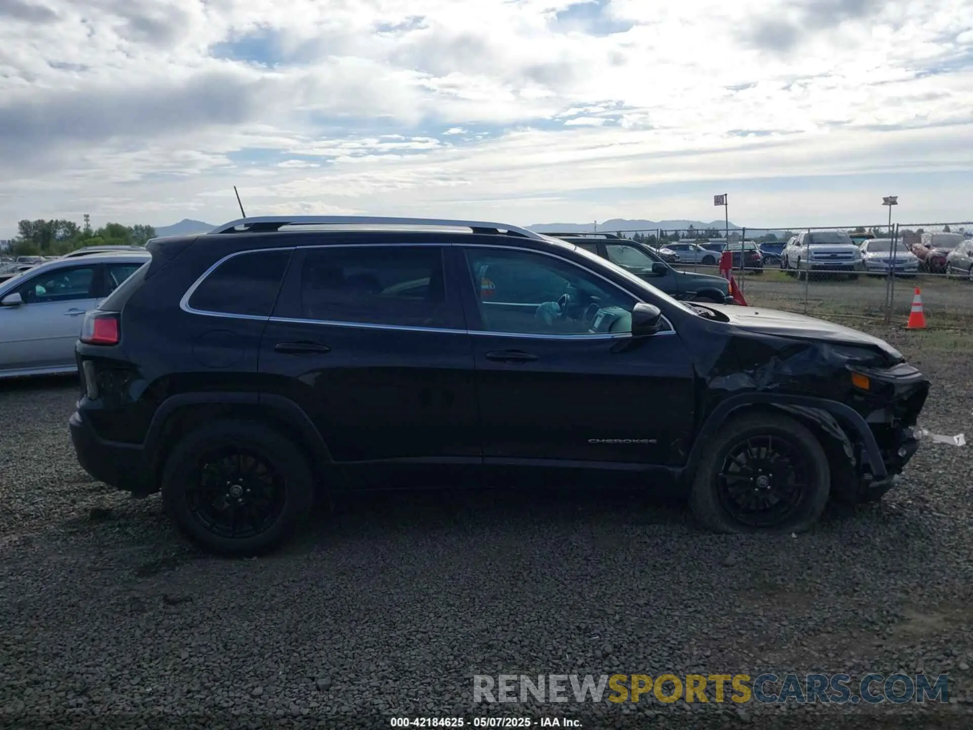 13 Photograph of a damaged car 1C4PJMLXXKD478076 JEEP CHEROKEE 2019