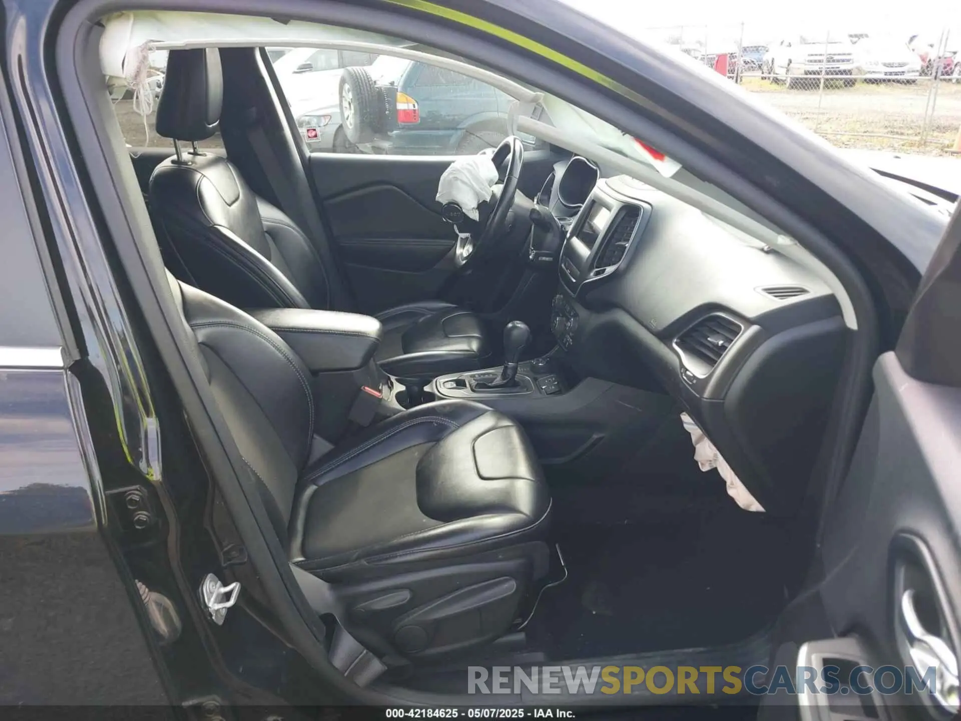 5 Photograph of a damaged car 1C4PJMLXXKD478076 JEEP CHEROKEE 2019
