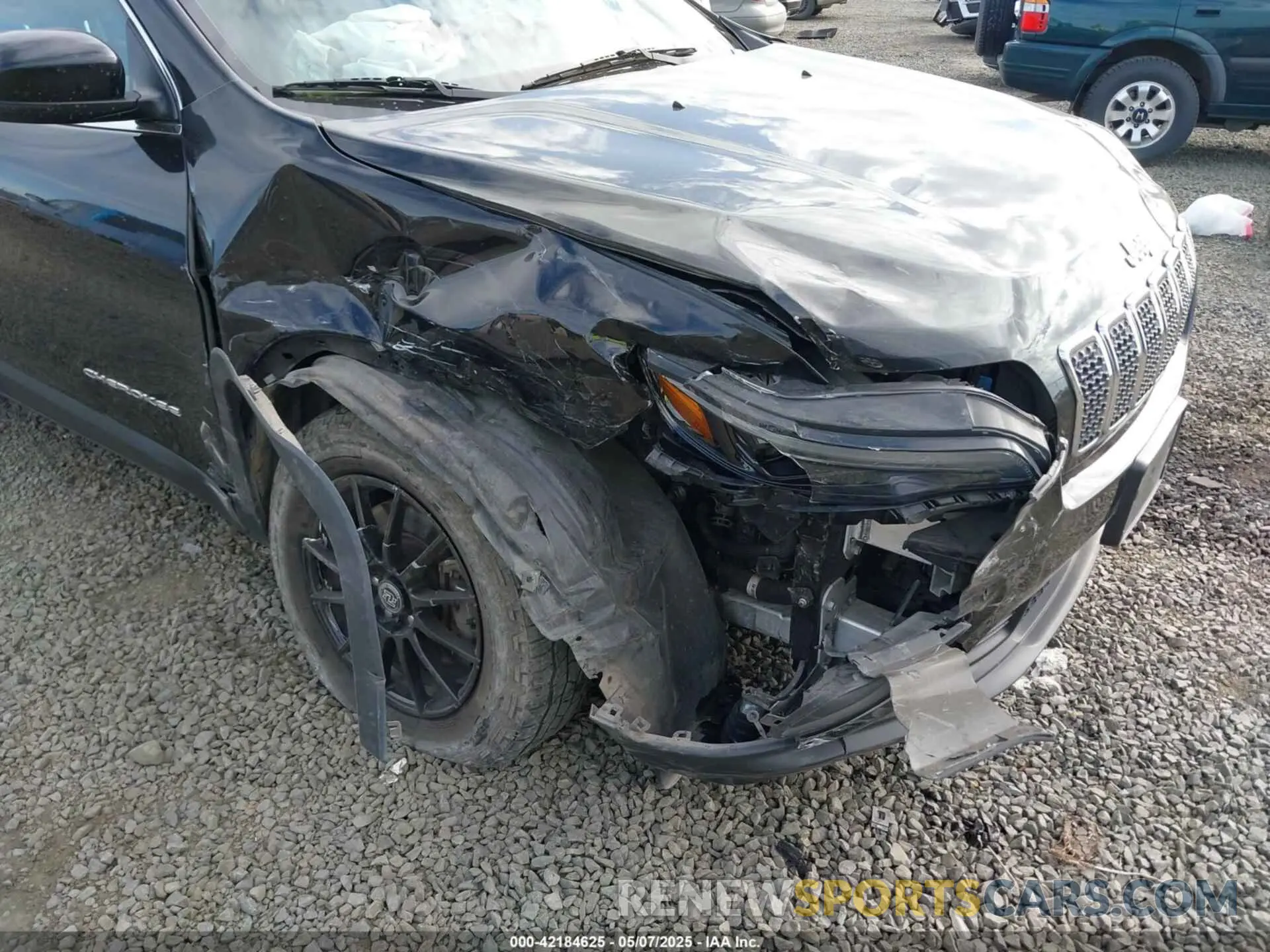 6 Photograph of a damaged car 1C4PJMLXXKD478076 JEEP CHEROKEE 2019