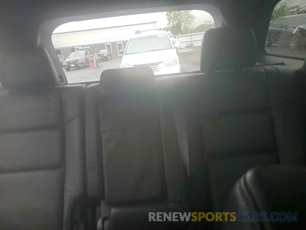 10 Photograph of a damaged car 1C4RJFBG7KC619200 JEEP CHEROKEE 2019
