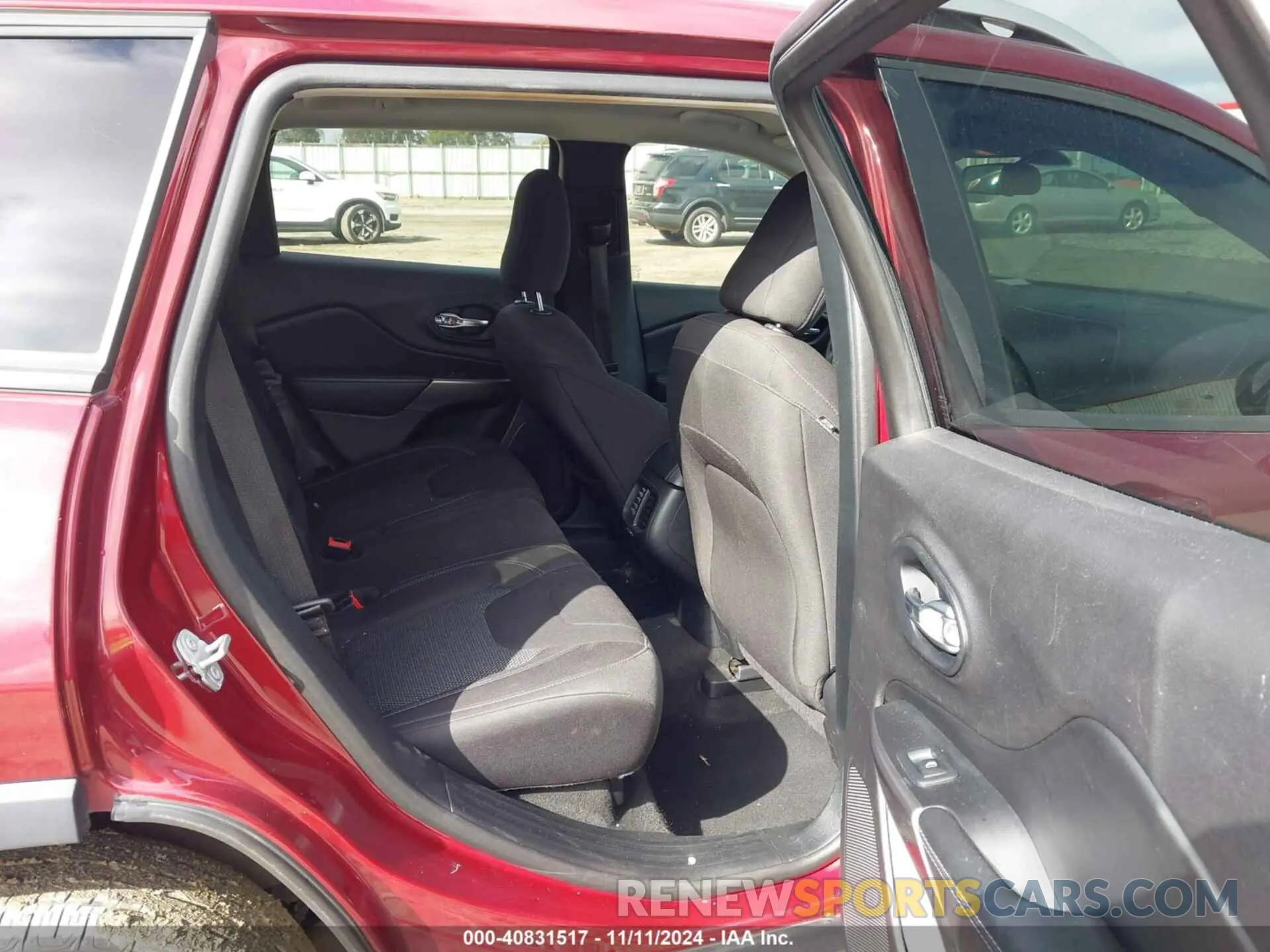 8 Photograph of a damaged car 1C4PJLCB1LD507688 JEEP CHEROKEE 2020