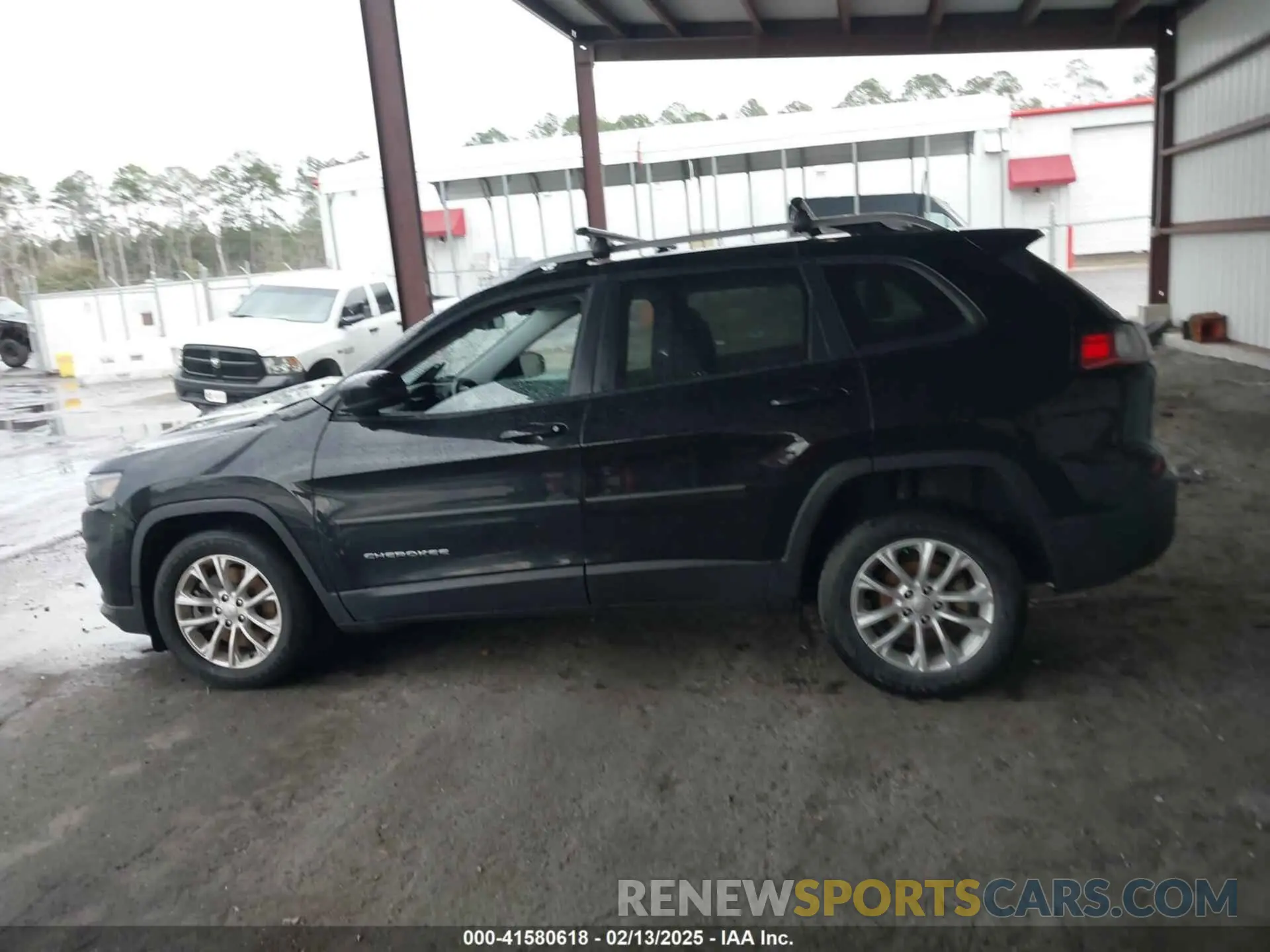 14 Photograph of a damaged car 1C4PJLCB1LD535765 JEEP CHEROKEE 2020