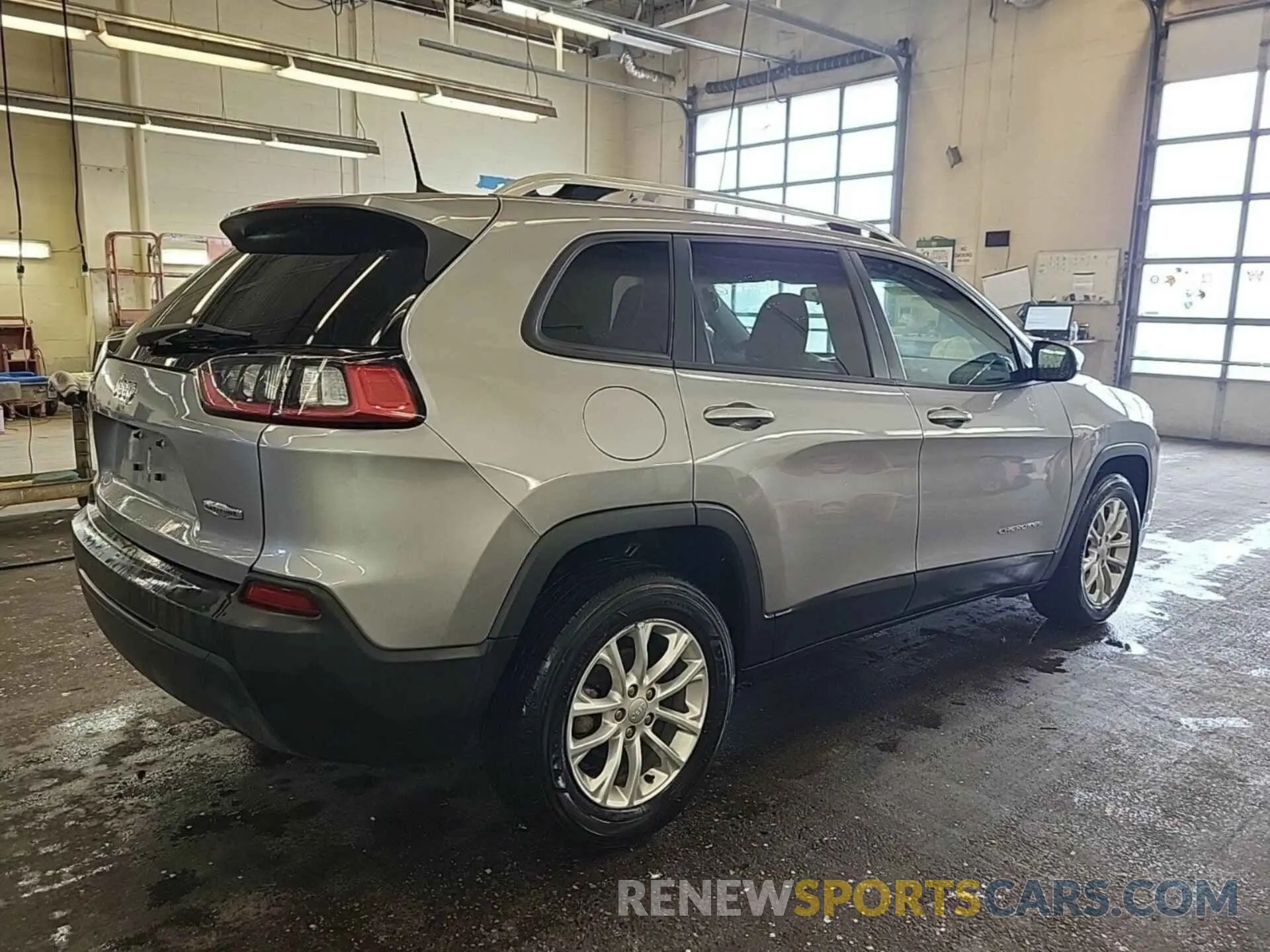 1 Photograph of a damaged car 1C4PJLCB1LD536043 JEEP CHEROKEE 2020