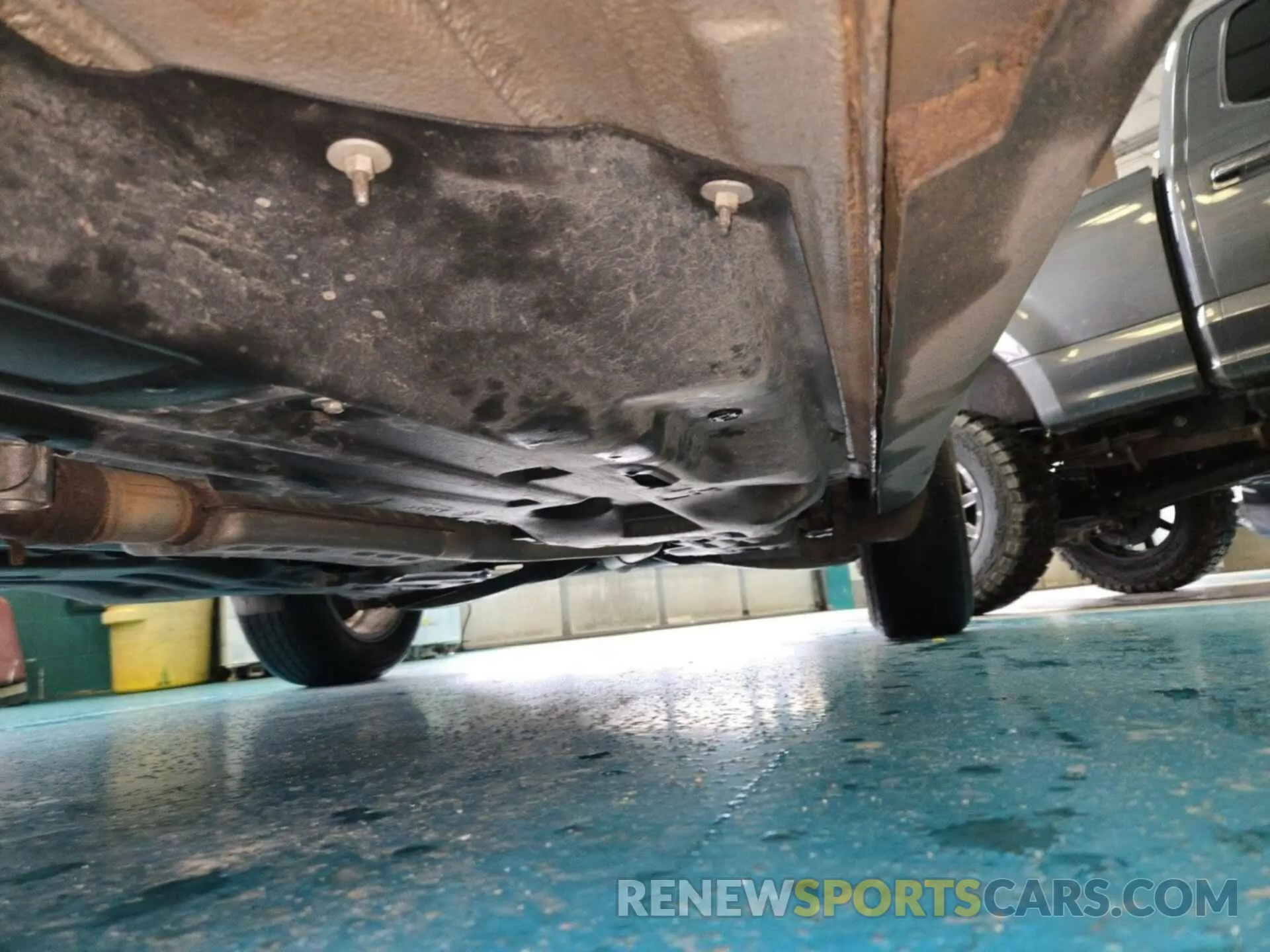 11 Photograph of a damaged car 1C4PJLCB1LD536043 JEEP CHEROKEE 2020
