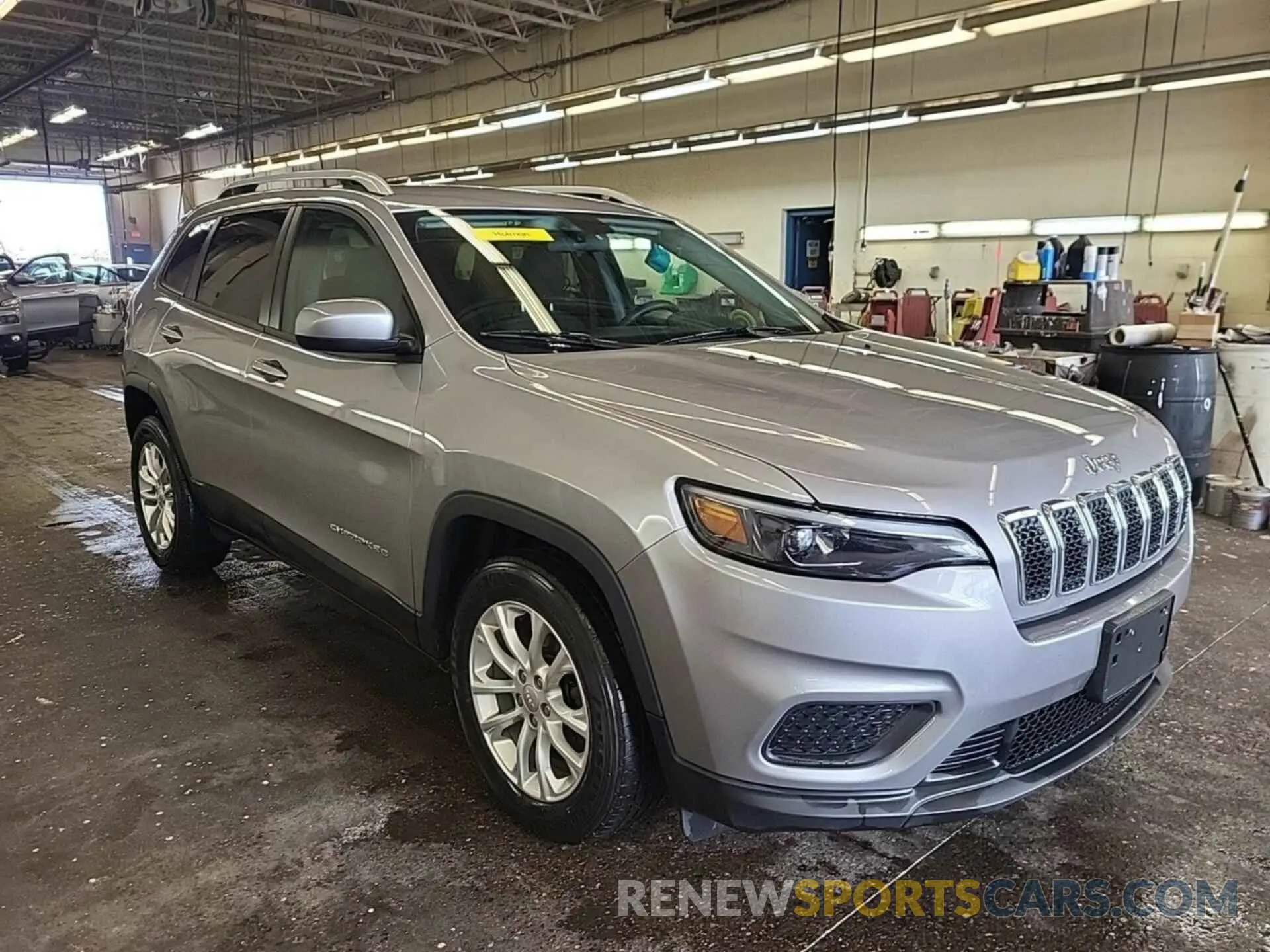 15 Photograph of a damaged car 1C4PJLCB1LD536043 JEEP CHEROKEE 2020