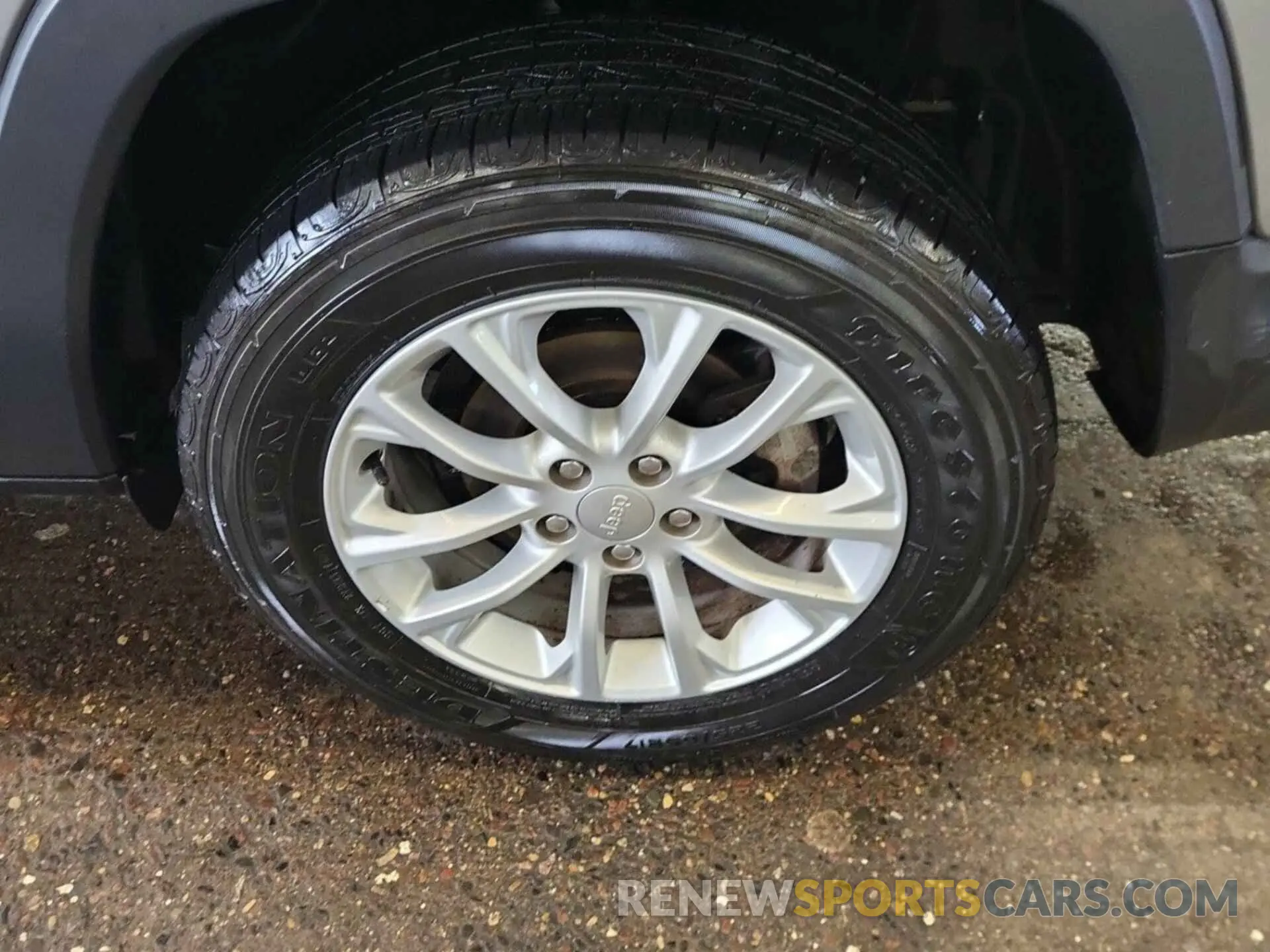 18 Photograph of a damaged car 1C4PJLCB1LD536043 JEEP CHEROKEE 2020