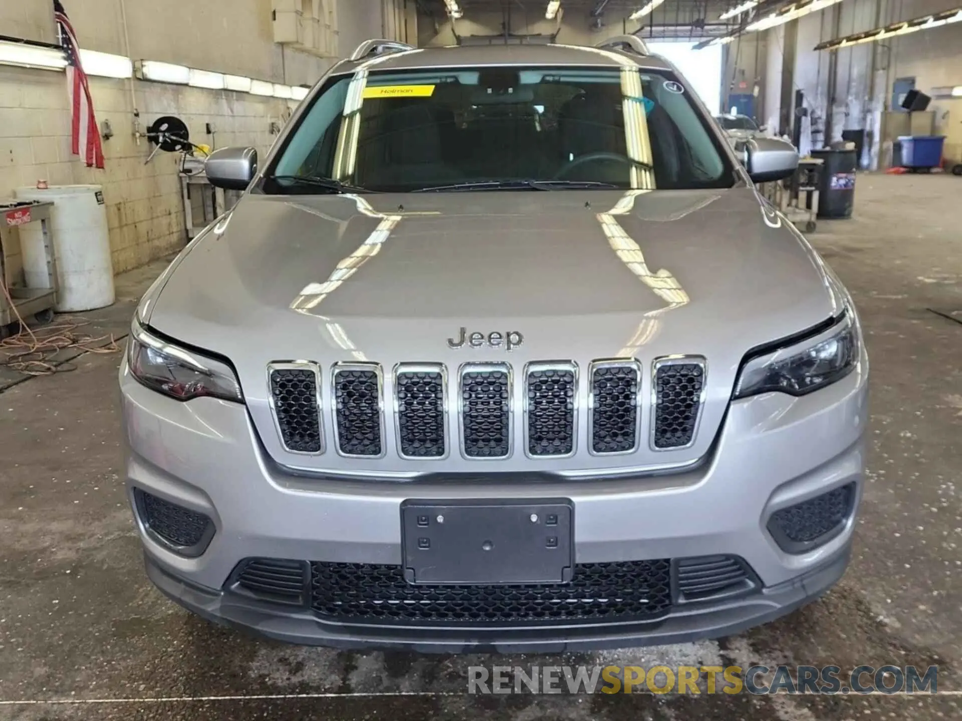 29 Photograph of a damaged car 1C4PJLCB1LD536043 JEEP CHEROKEE 2020