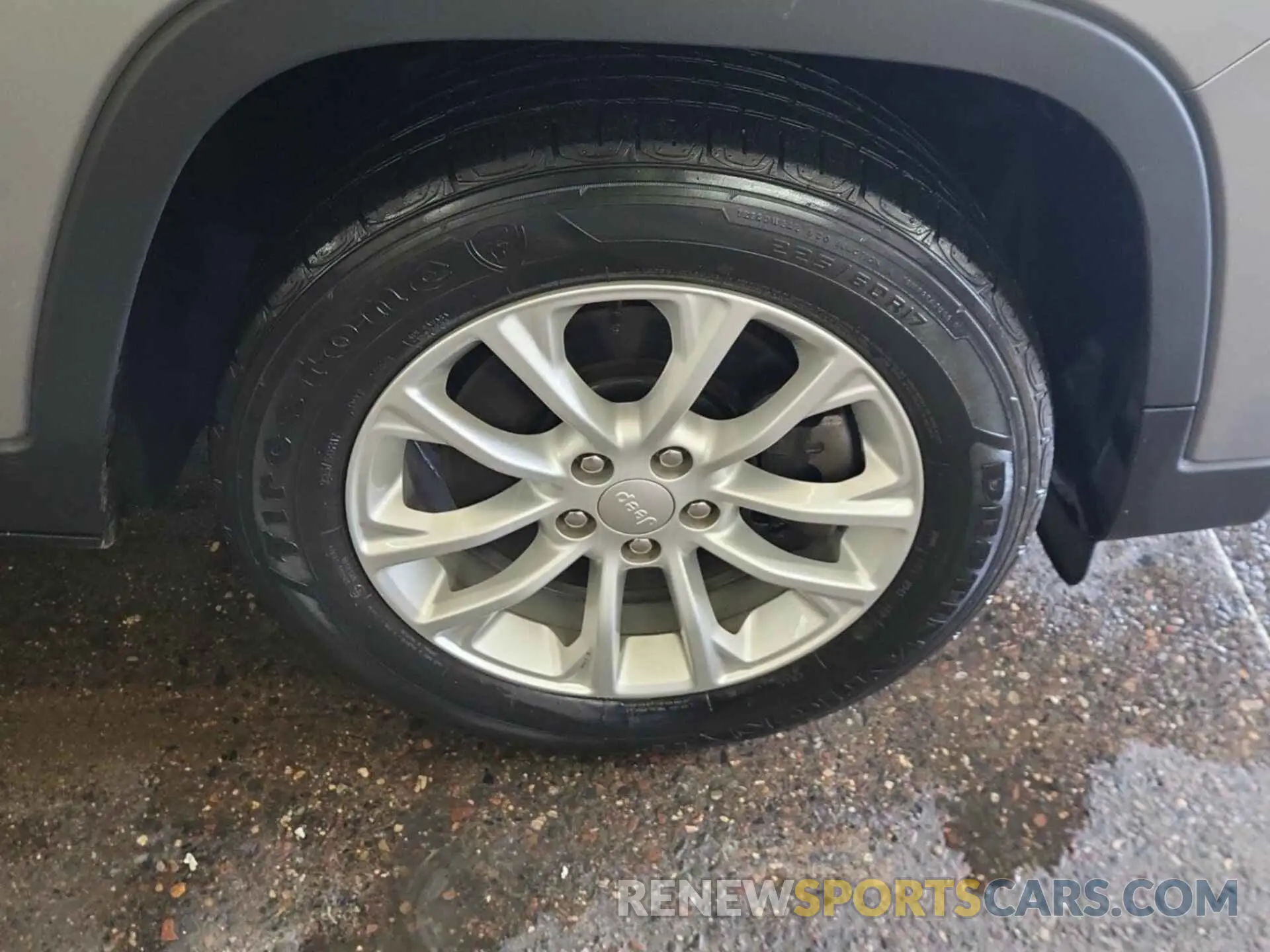 36 Photograph of a damaged car 1C4PJLCB1LD536043 JEEP CHEROKEE 2020