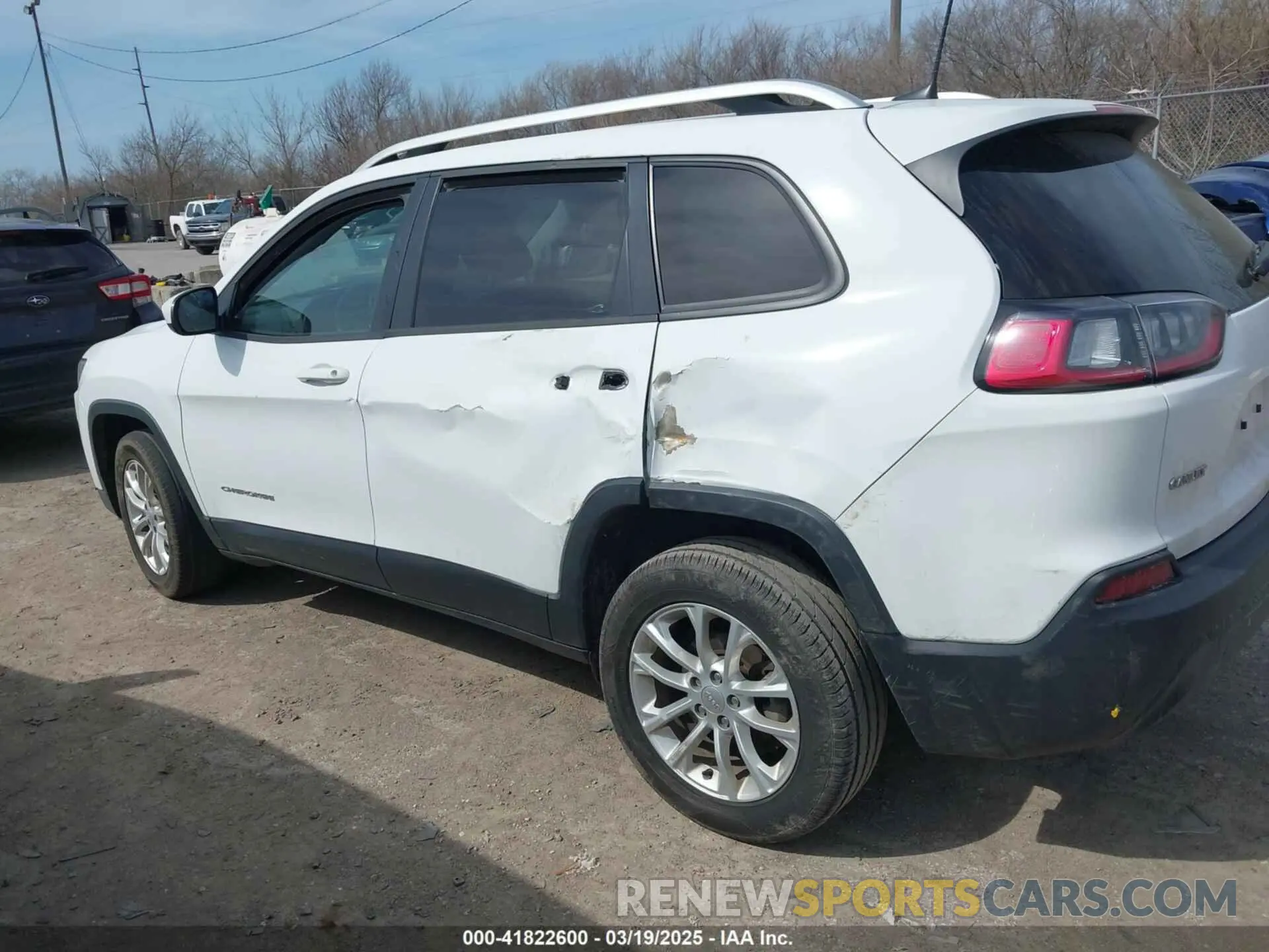 14 Photograph of a damaged car 1C4PJLCB1LD596646 JEEP CHEROKEE 2020