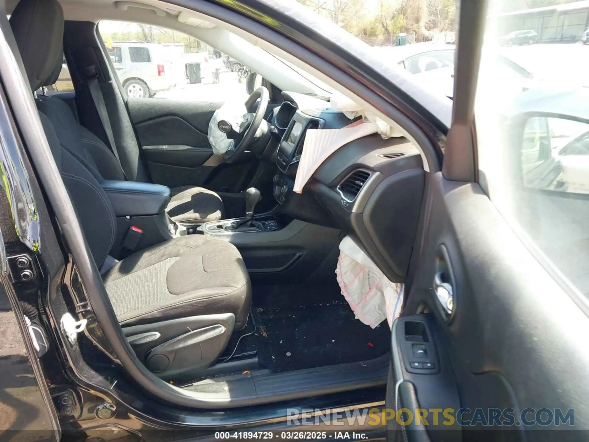 5 Photograph of a damaged car 1C4PJLCB2LD581248 JEEP CHEROKEE 2020