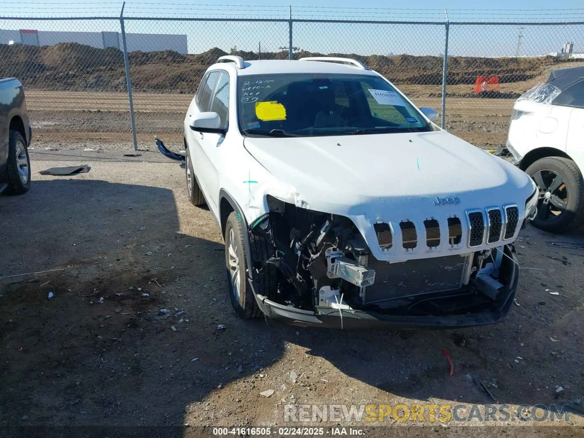 1 Photograph of a damaged car 1C4PJLCB2LD629458 JEEP CHEROKEE 2020