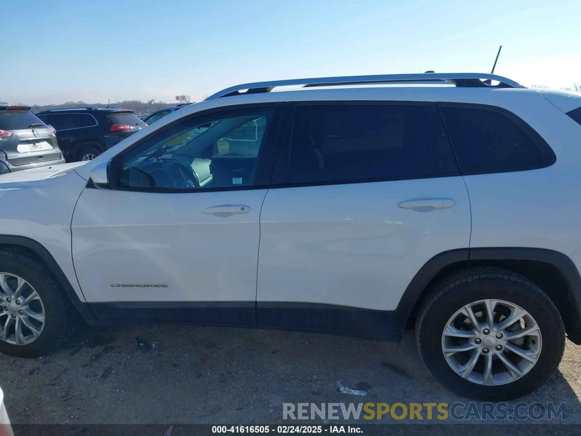 14 Photograph of a damaged car 1C4PJLCB2LD629458 JEEP CHEROKEE 2020