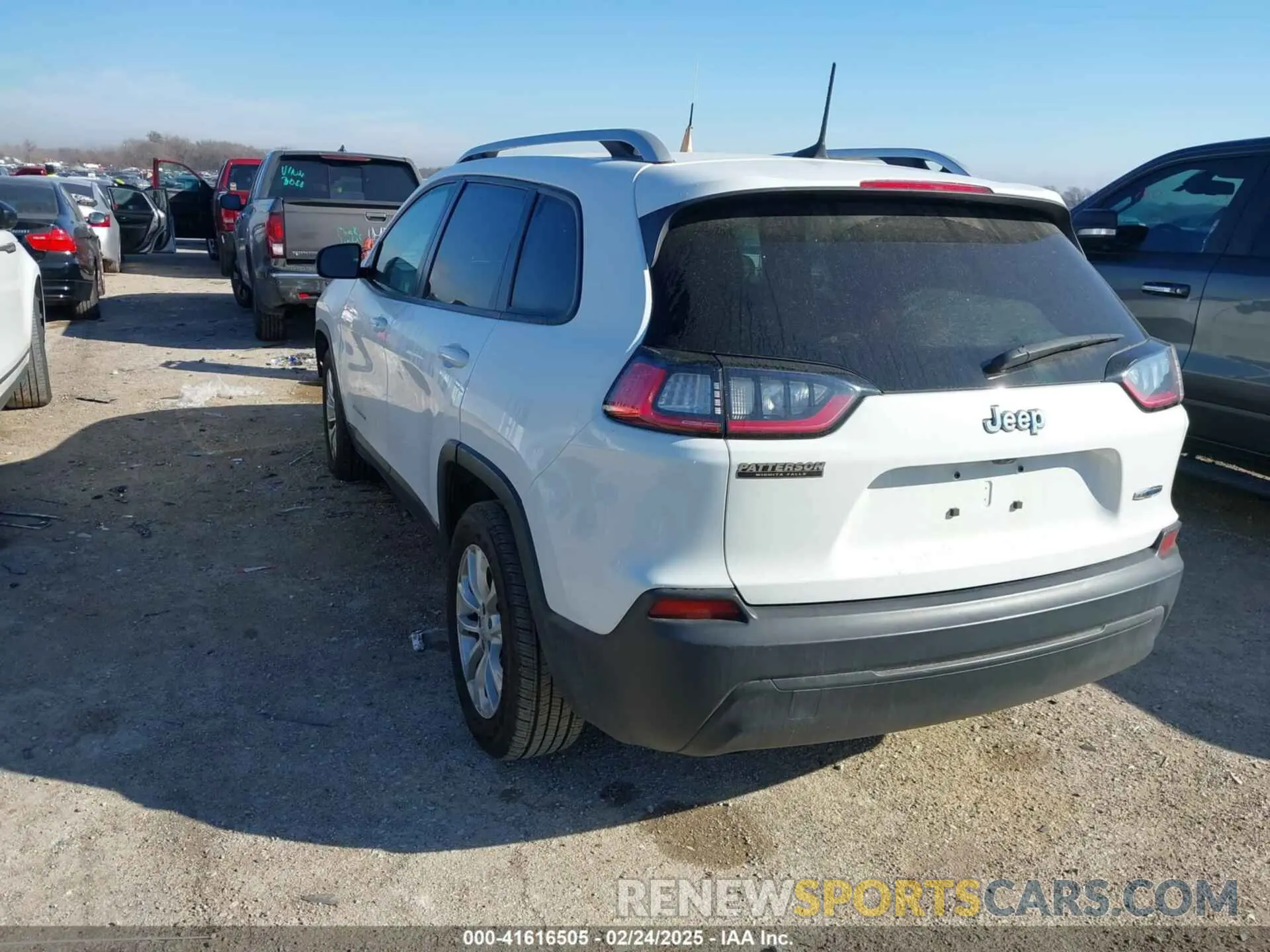 3 Photograph of a damaged car 1C4PJLCB2LD629458 JEEP CHEROKEE 2020