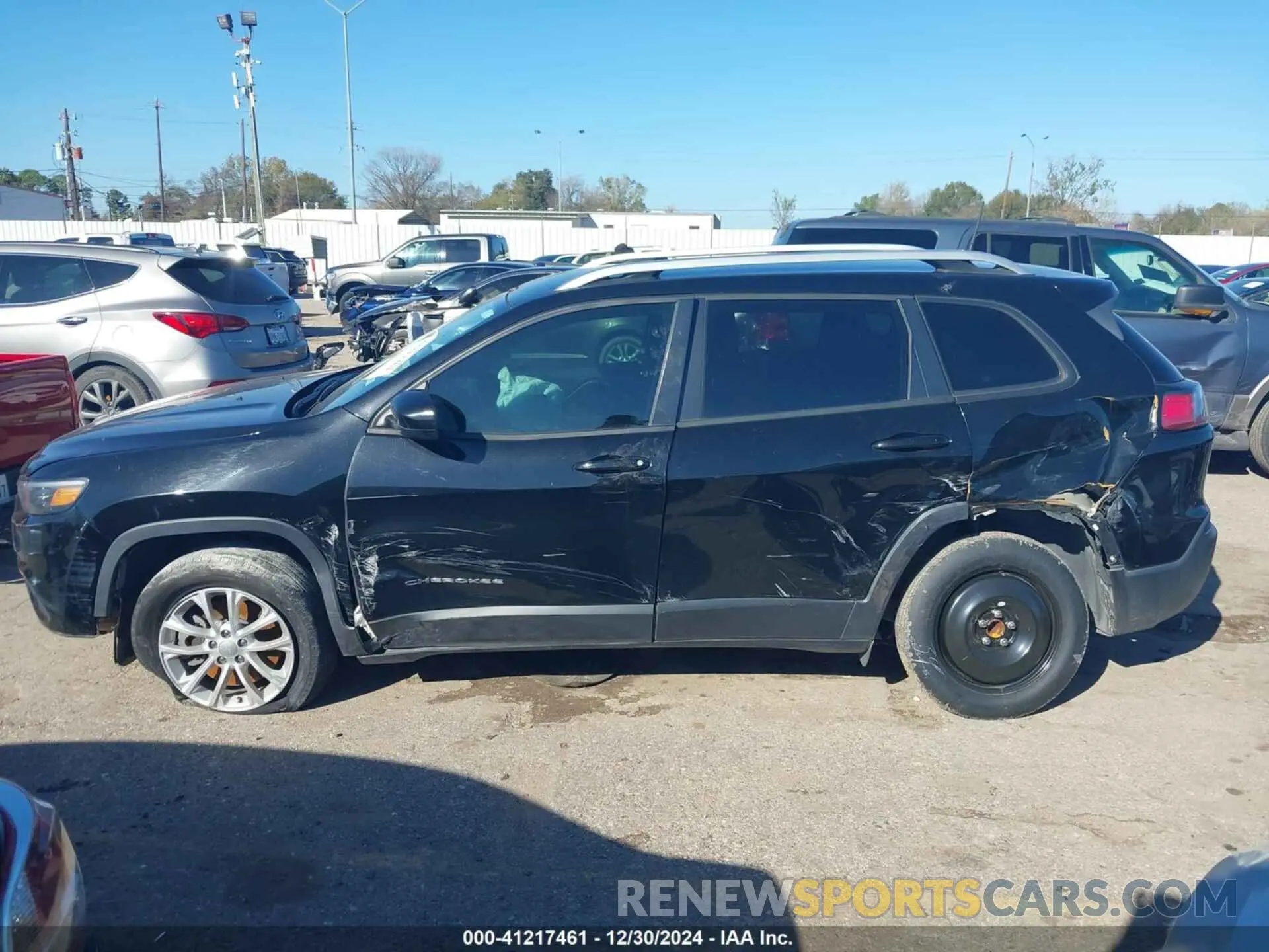 13 Photograph of a damaged car 1C4PJLCB5LD528477 JEEP CHEROKEE 2020