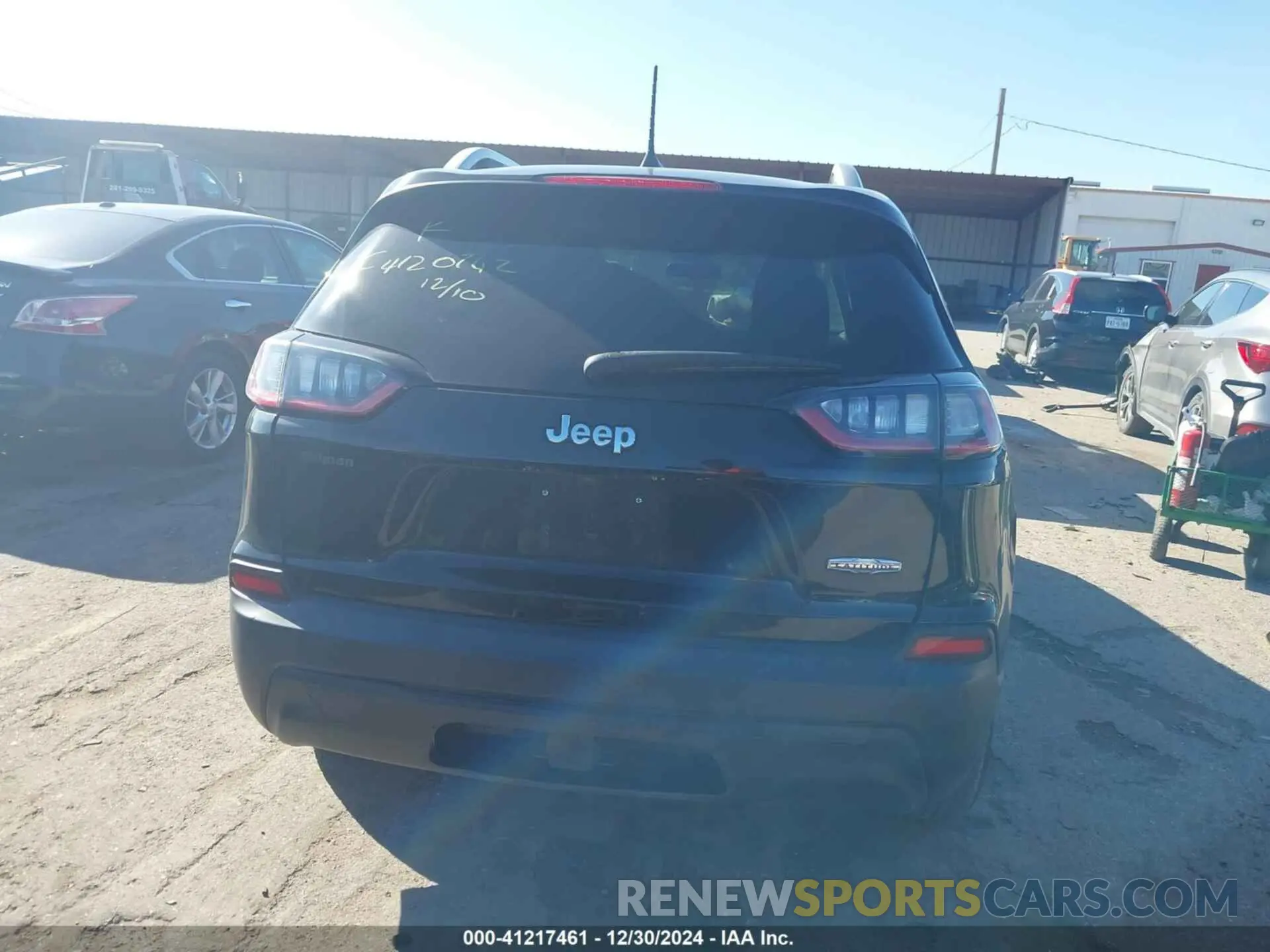 15 Photograph of a damaged car 1C4PJLCB5LD528477 JEEP CHEROKEE 2020