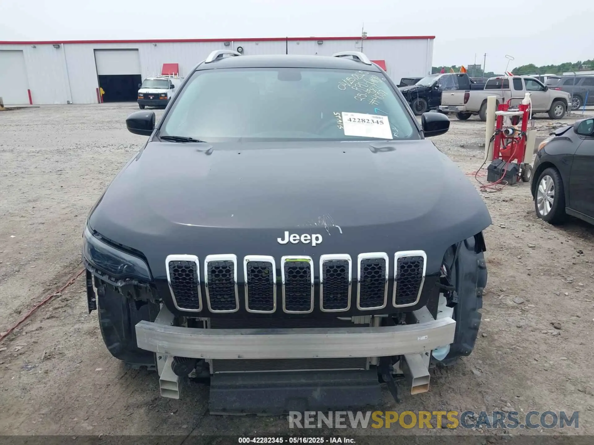 13 Photograph of a damaged car 1C4PJLCB5LD539057 JEEP CHEROKEE 2020