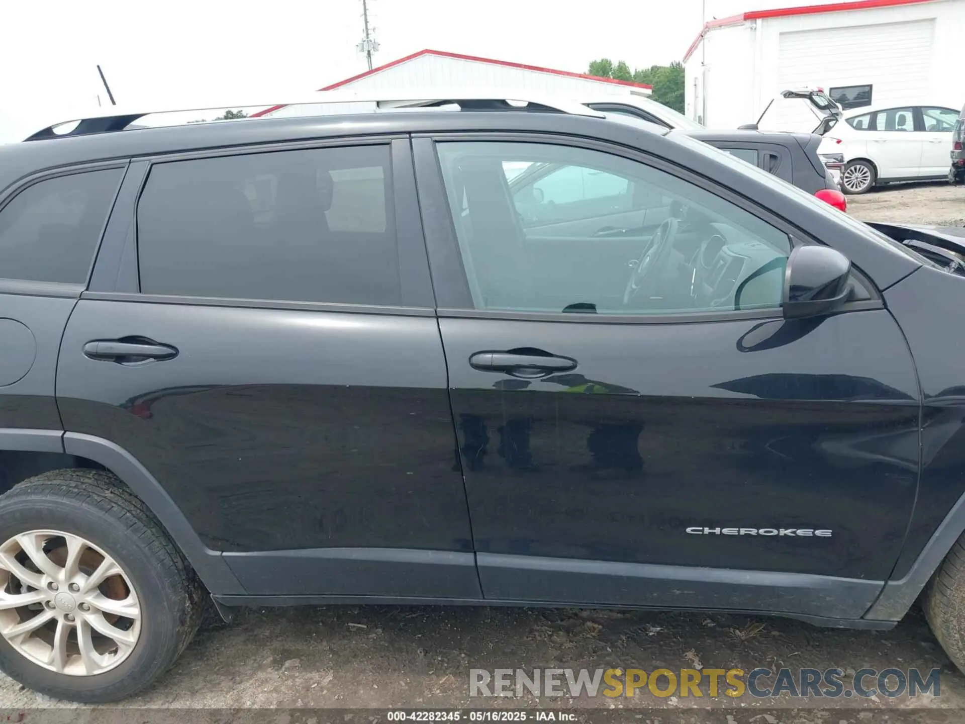 14 Photograph of a damaged car 1C4PJLCB5LD539057 JEEP CHEROKEE 2020