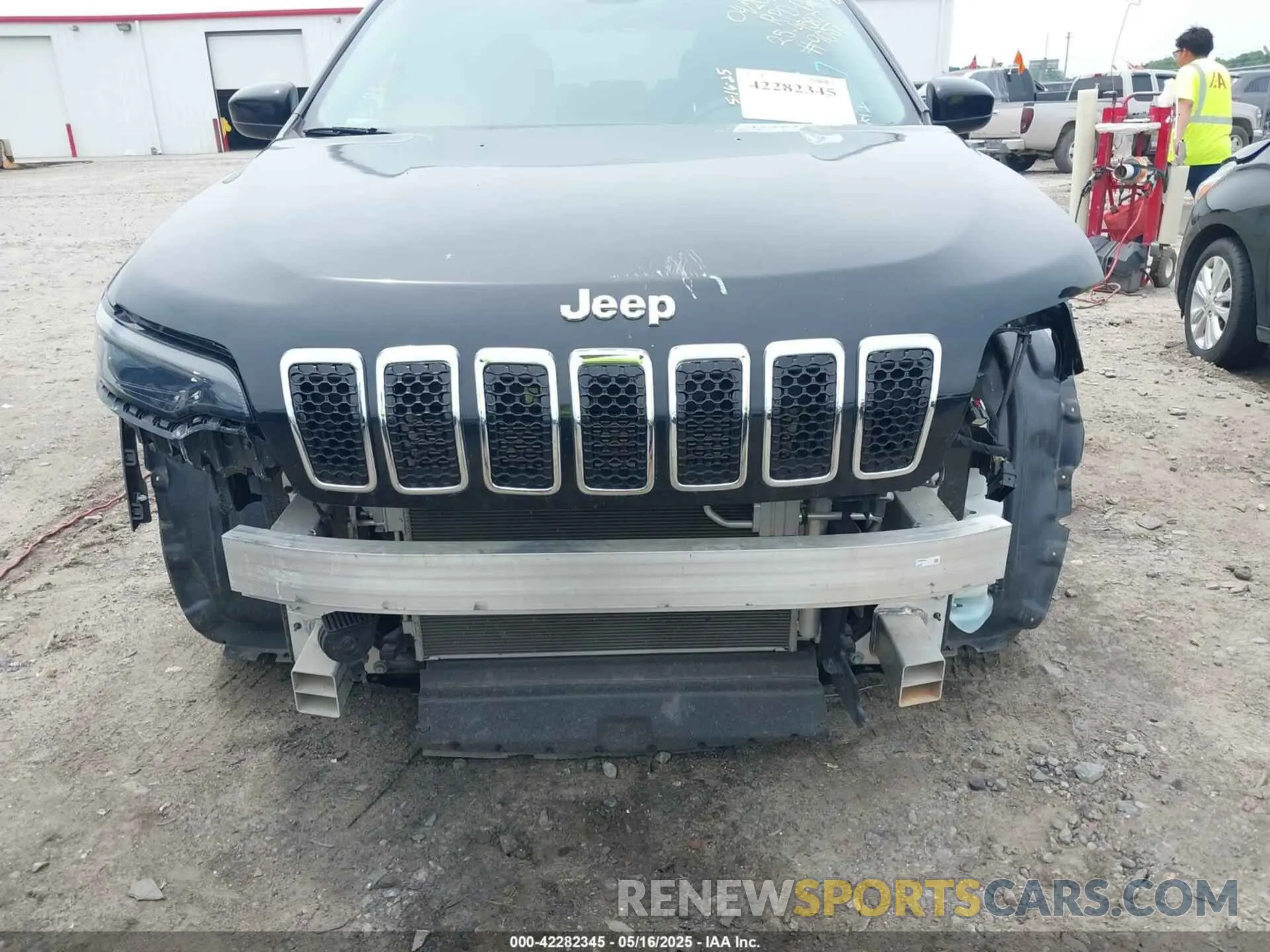 19 Photograph of a damaged car 1C4PJLCB5LD539057 JEEP CHEROKEE 2020