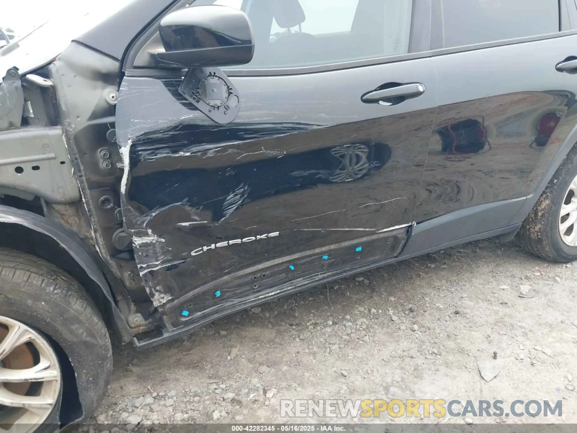 21 Photograph of a damaged car 1C4PJLCB5LD539057 JEEP CHEROKEE 2020