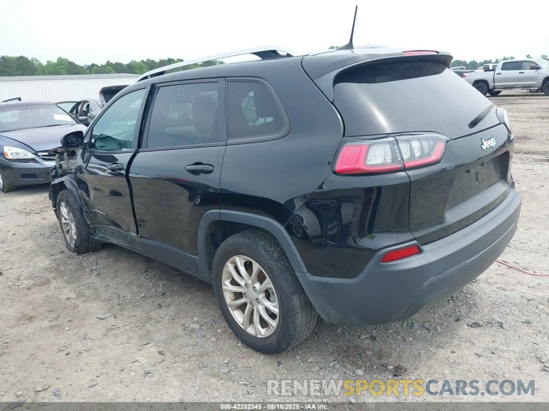 3 Photograph of a damaged car 1C4PJLCB5LD539057 JEEP CHEROKEE 2020
