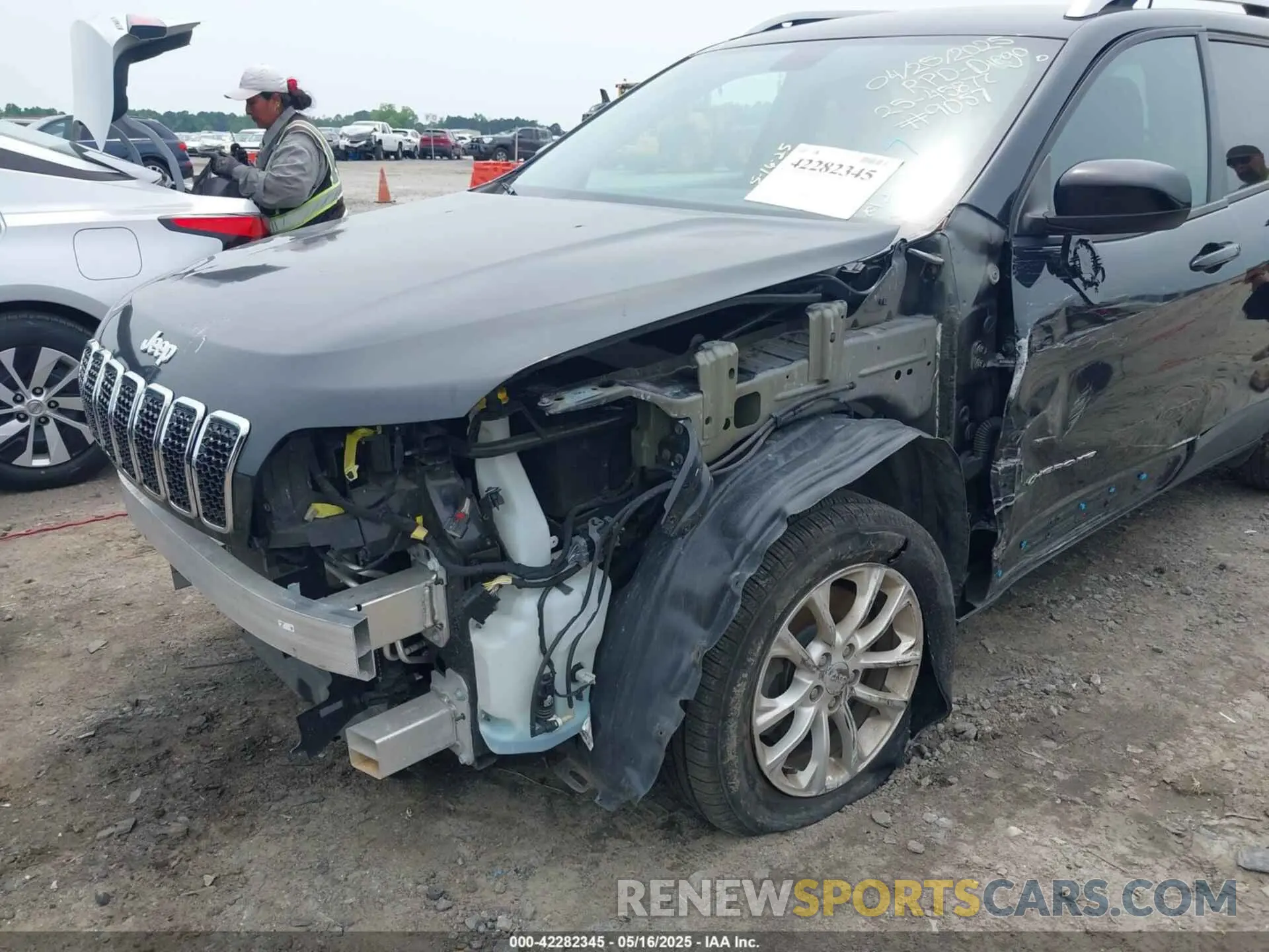 6 Photograph of a damaged car 1C4PJLCB5LD539057 JEEP CHEROKEE 2020