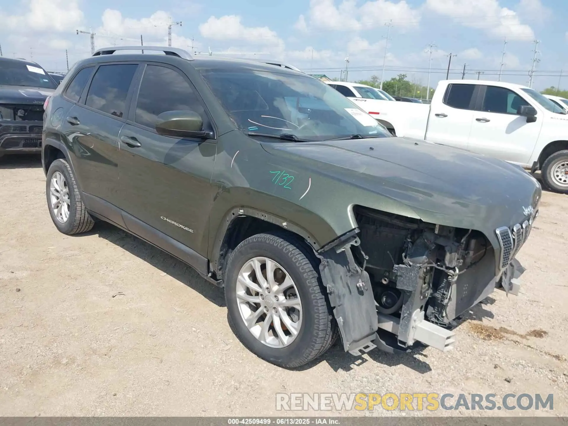 1 Photograph of a damaged car 1C4PJLCB5LD581311 JEEP CHEROKEE 2020