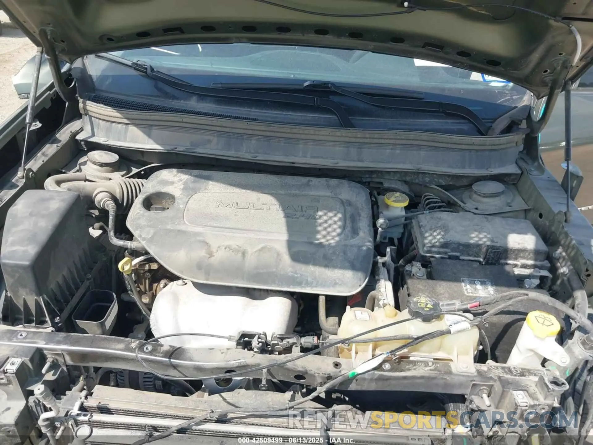 10 Photograph of a damaged car 1C4PJLCB5LD581311 JEEP CHEROKEE 2020