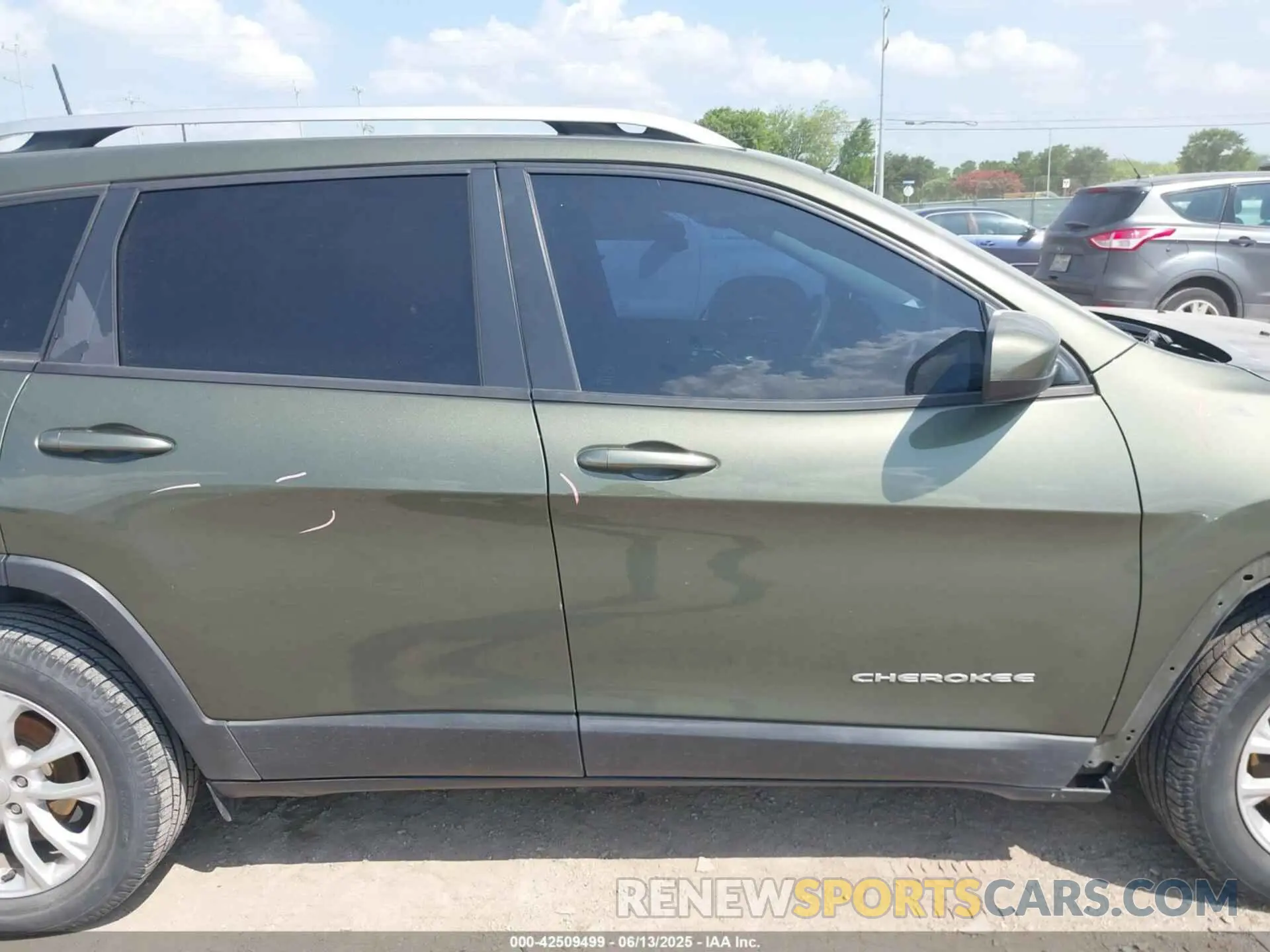 14 Photograph of a damaged car 1C4PJLCB5LD581311 JEEP CHEROKEE 2020