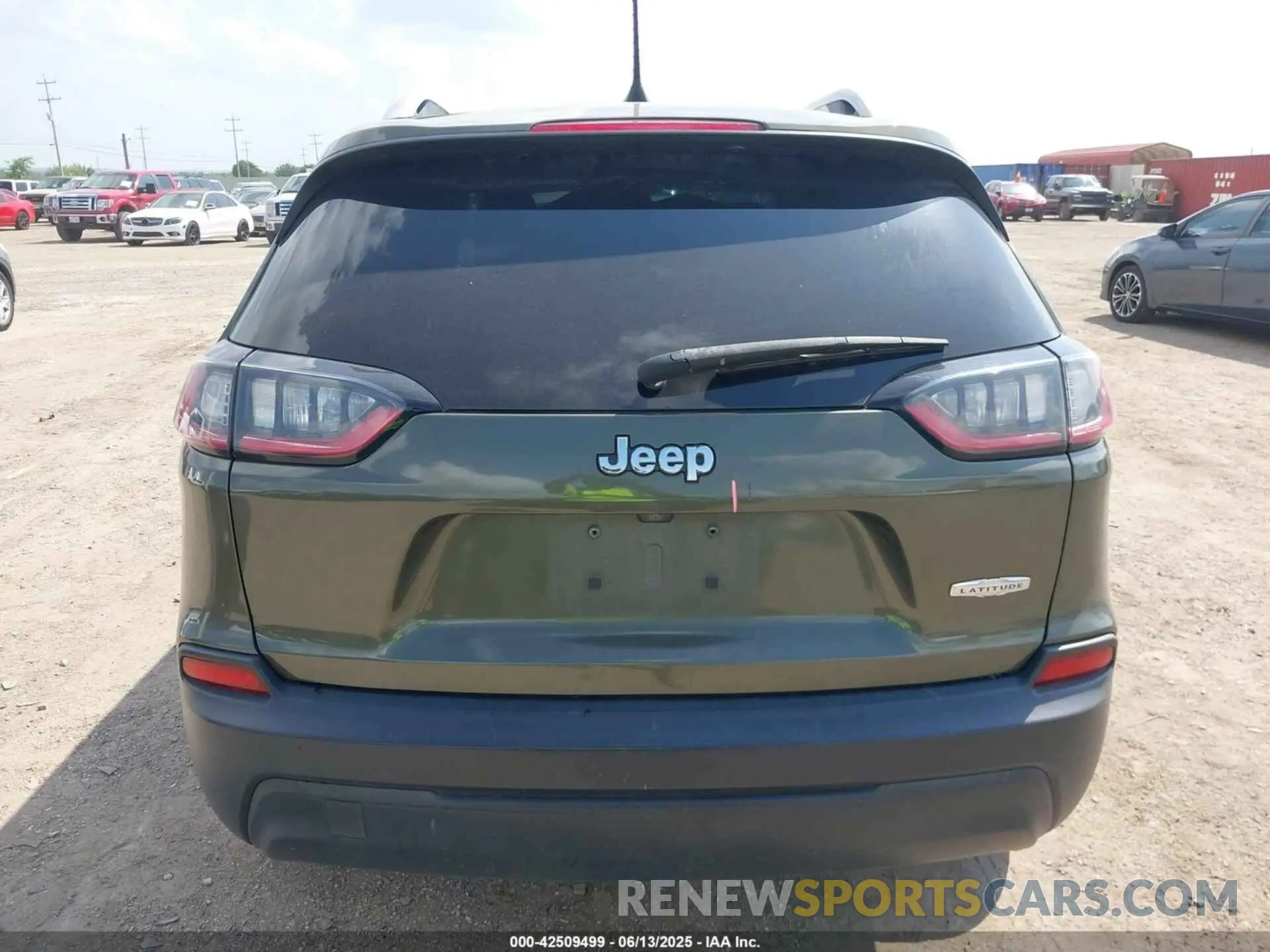 17 Photograph of a damaged car 1C4PJLCB5LD581311 JEEP CHEROKEE 2020