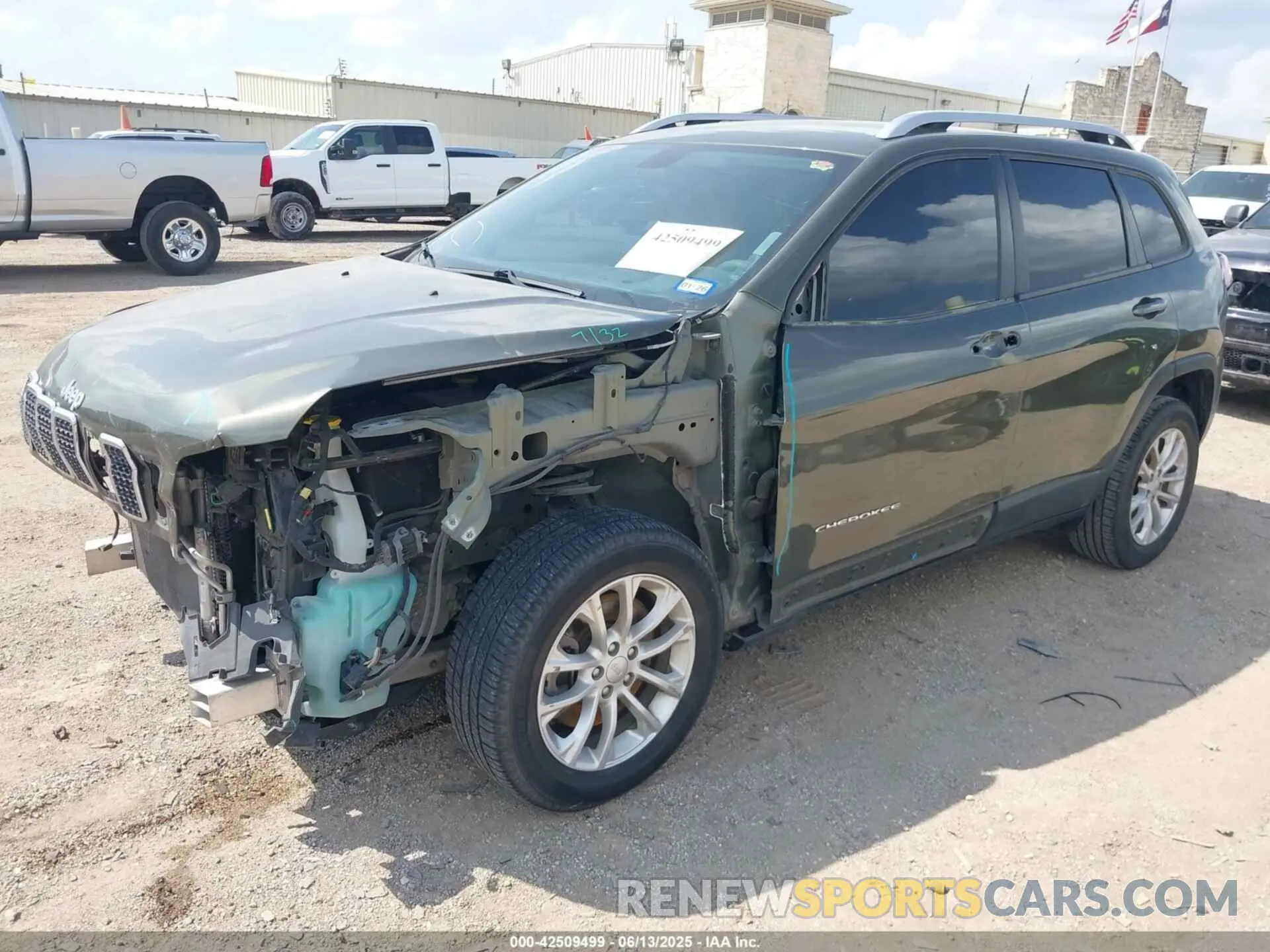 2 Photograph of a damaged car 1C4PJLCB5LD581311 JEEP CHEROKEE 2020