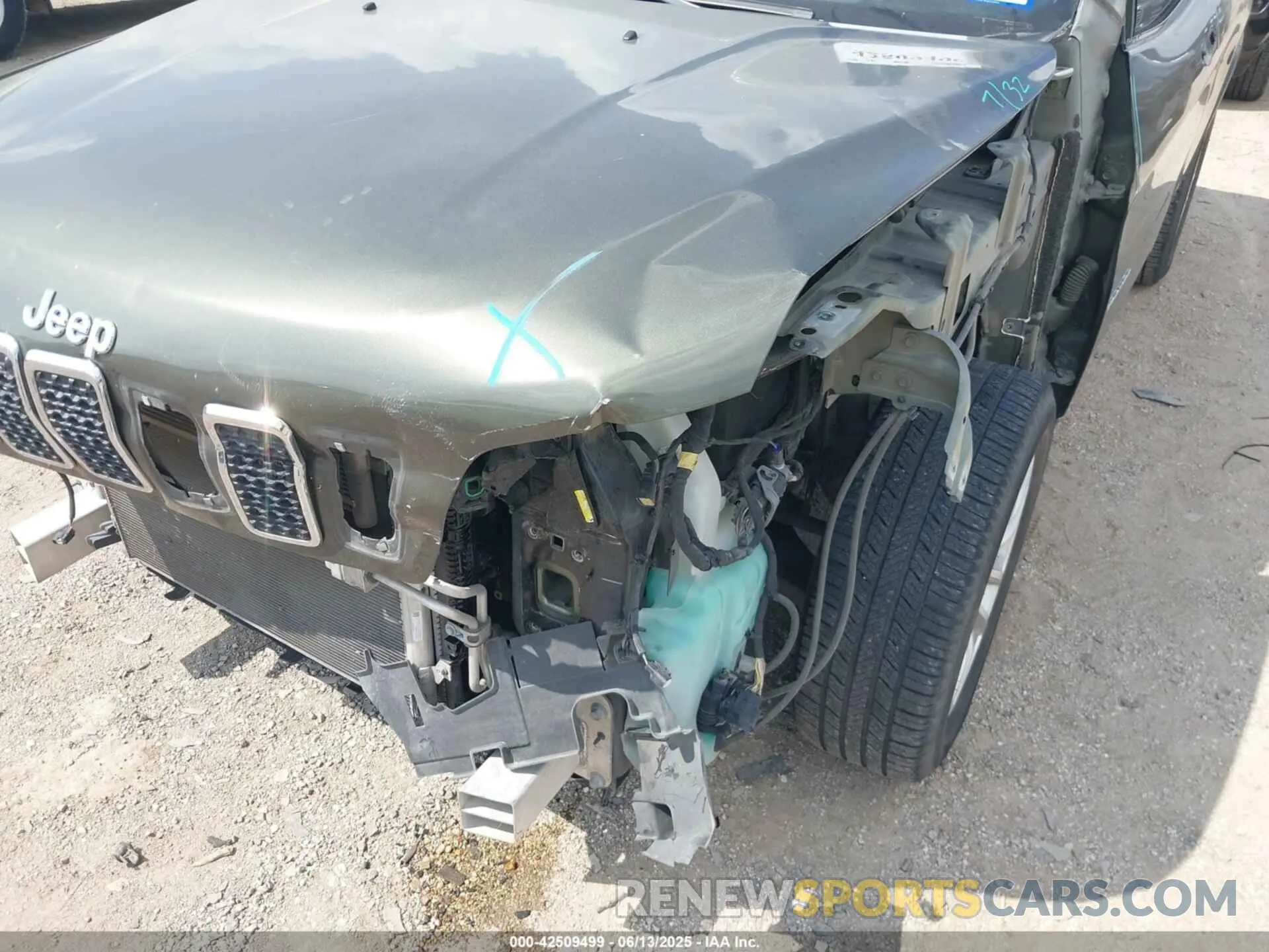 6 Photograph of a damaged car 1C4PJLCB5LD581311 JEEP CHEROKEE 2020