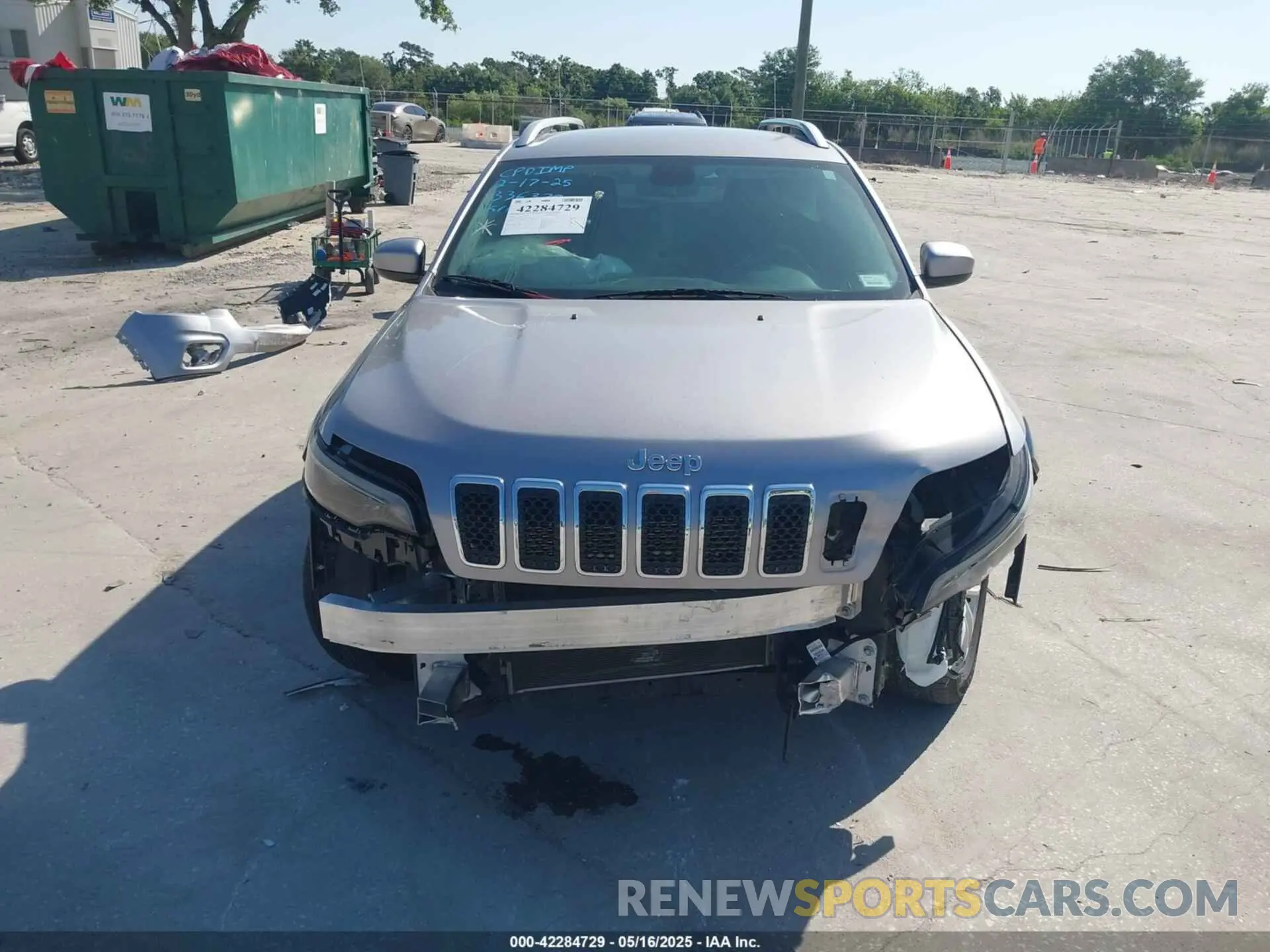 13 Photograph of a damaged car 1C4PJLCB7LD542428 JEEP CHEROKEE 2020