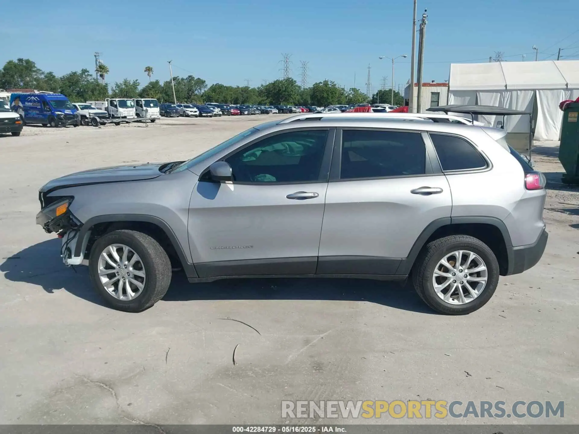 15 Photograph of a damaged car 1C4PJLCB7LD542428 JEEP CHEROKEE 2020