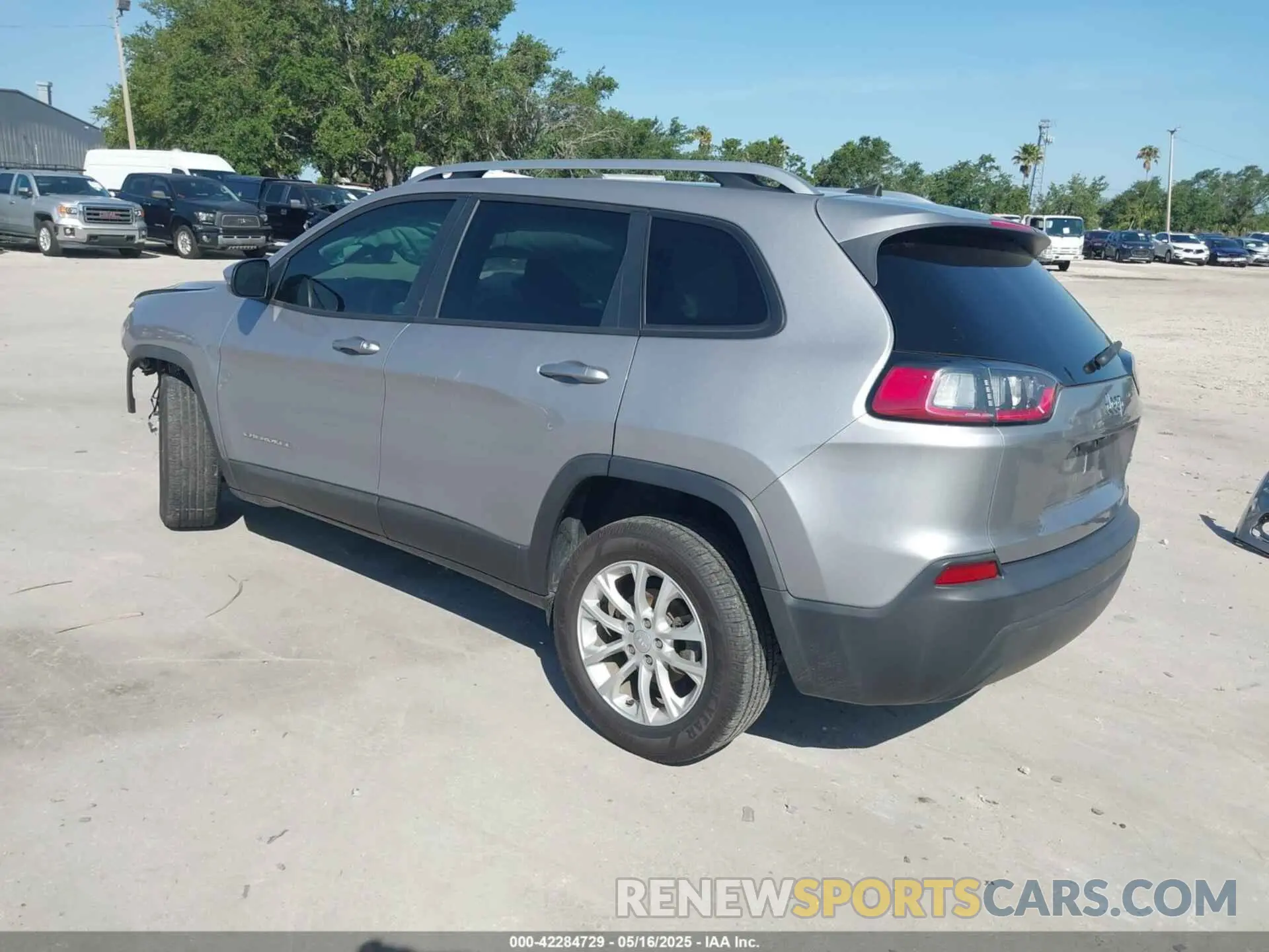 3 Photograph of a damaged car 1C4PJLCB7LD542428 JEEP CHEROKEE 2020