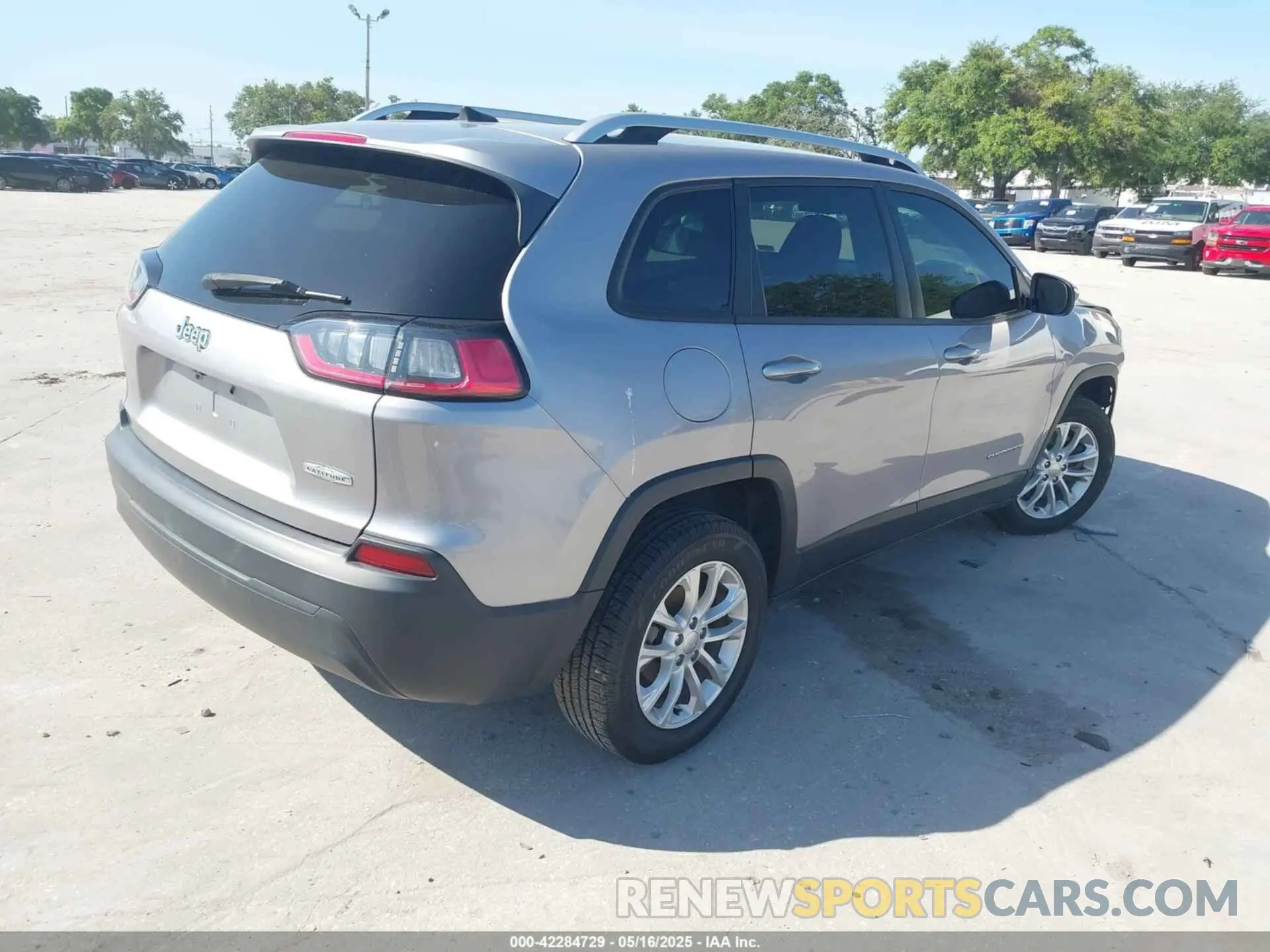 4 Photograph of a damaged car 1C4PJLCB7LD542428 JEEP CHEROKEE 2020