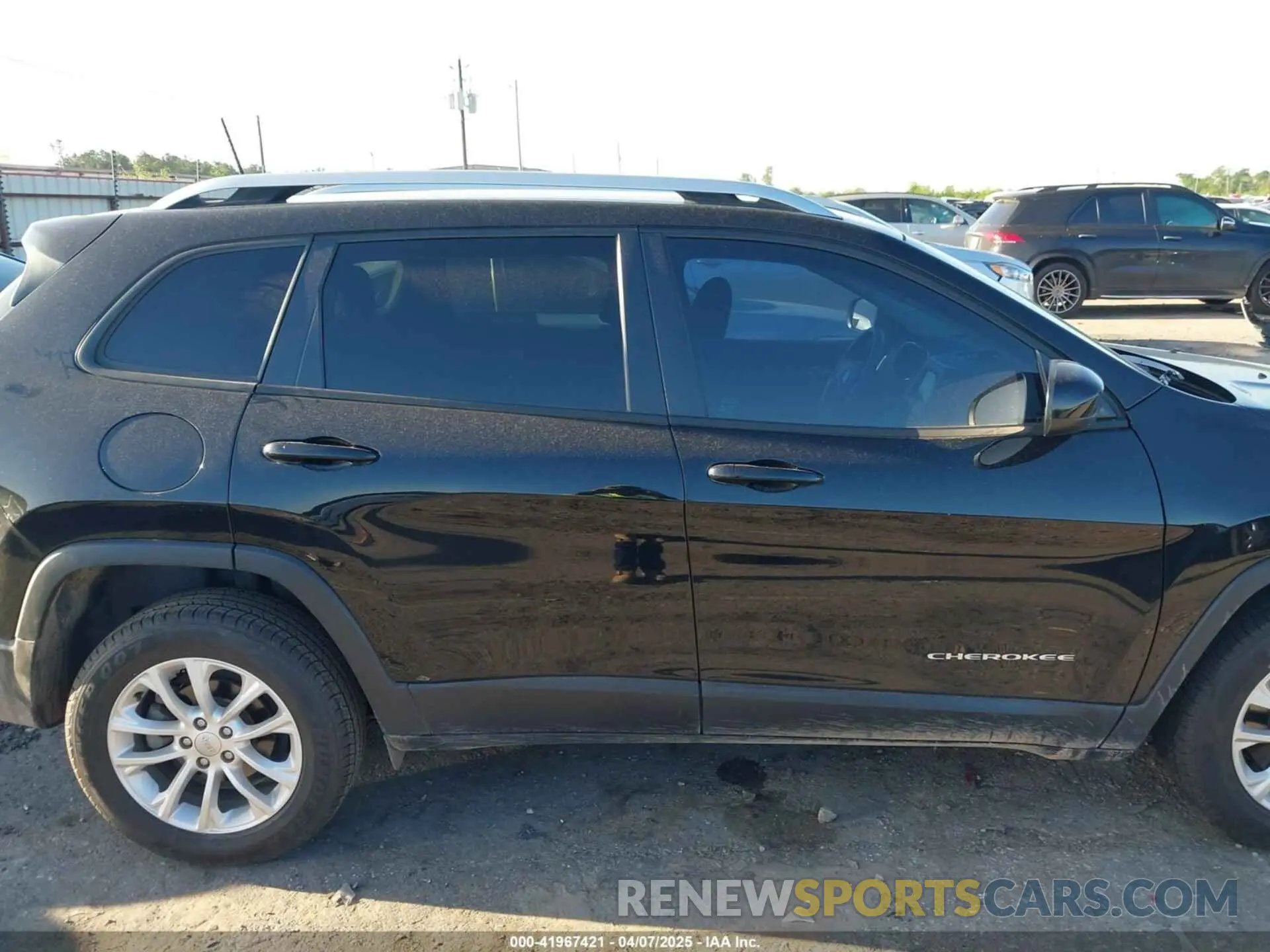 13 Photograph of a damaged car 1C4PJLCB7LD561691 JEEP CHEROKEE 2020