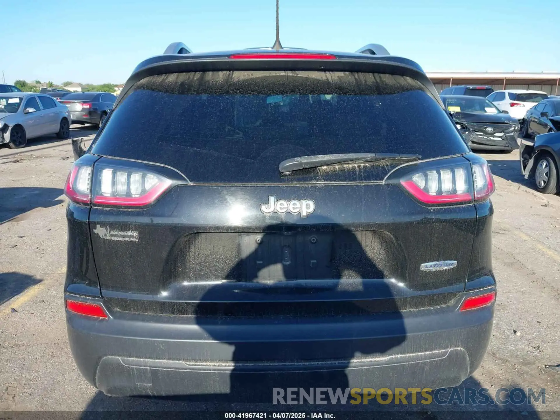 16 Photograph of a damaged car 1C4PJLCB7LD561691 JEEP CHEROKEE 2020