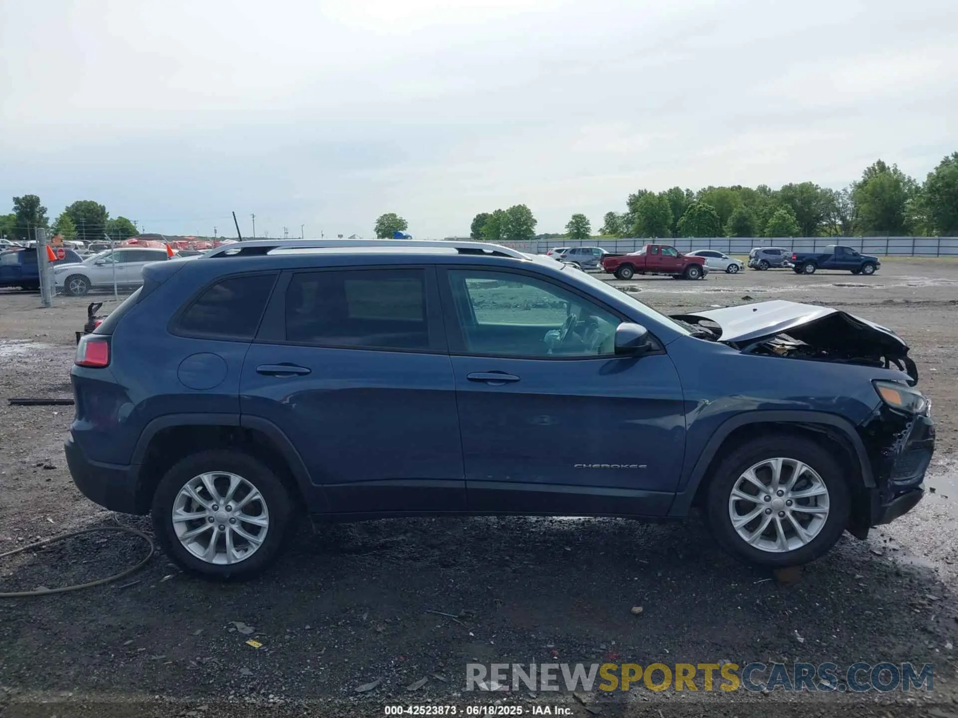 13 Photograph of a damaged car 1C4PJLCB7LD631903 JEEP CHEROKEE 2020