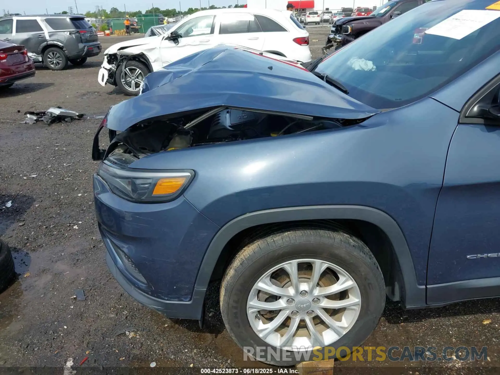 19 Photograph of a damaged car 1C4PJLCB7LD631903 JEEP CHEROKEE 2020