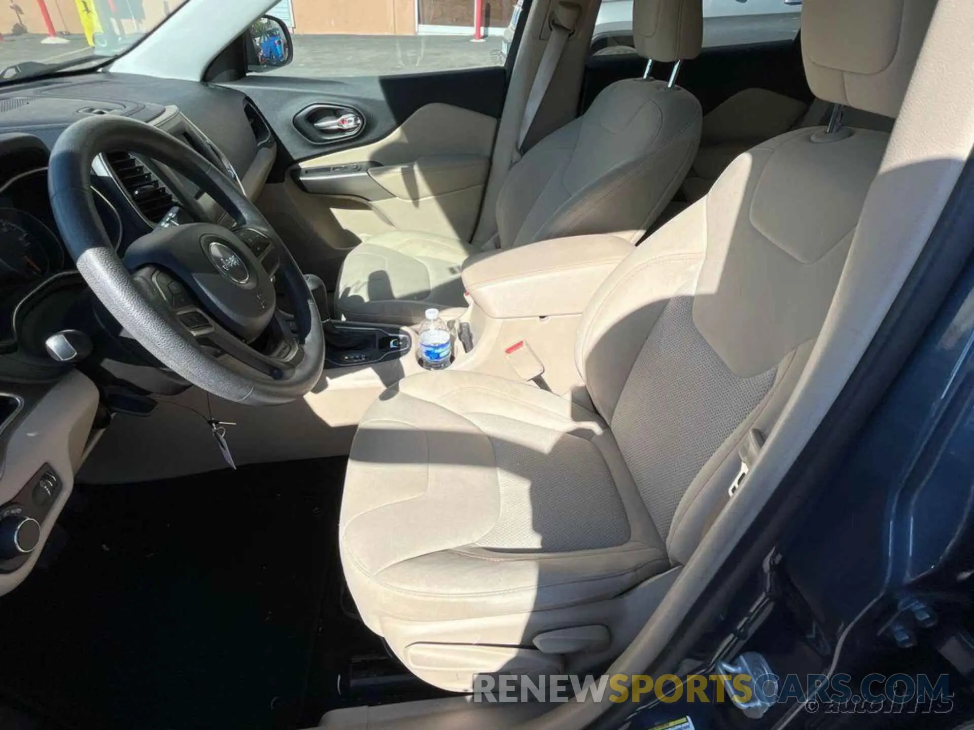 11 Photograph of a damaged car 1C4PJLCB7LD645087 JEEP CHEROKEE 2020
