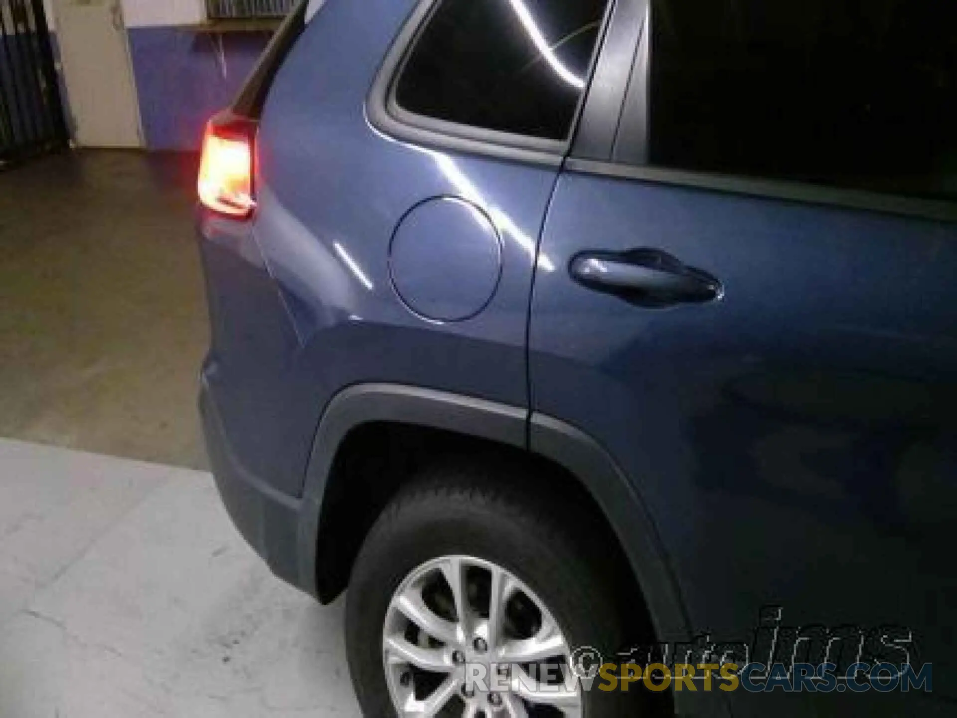 9 Photograph of a damaged car 1C4PJLCB7LD645087 JEEP CHEROKEE 2020