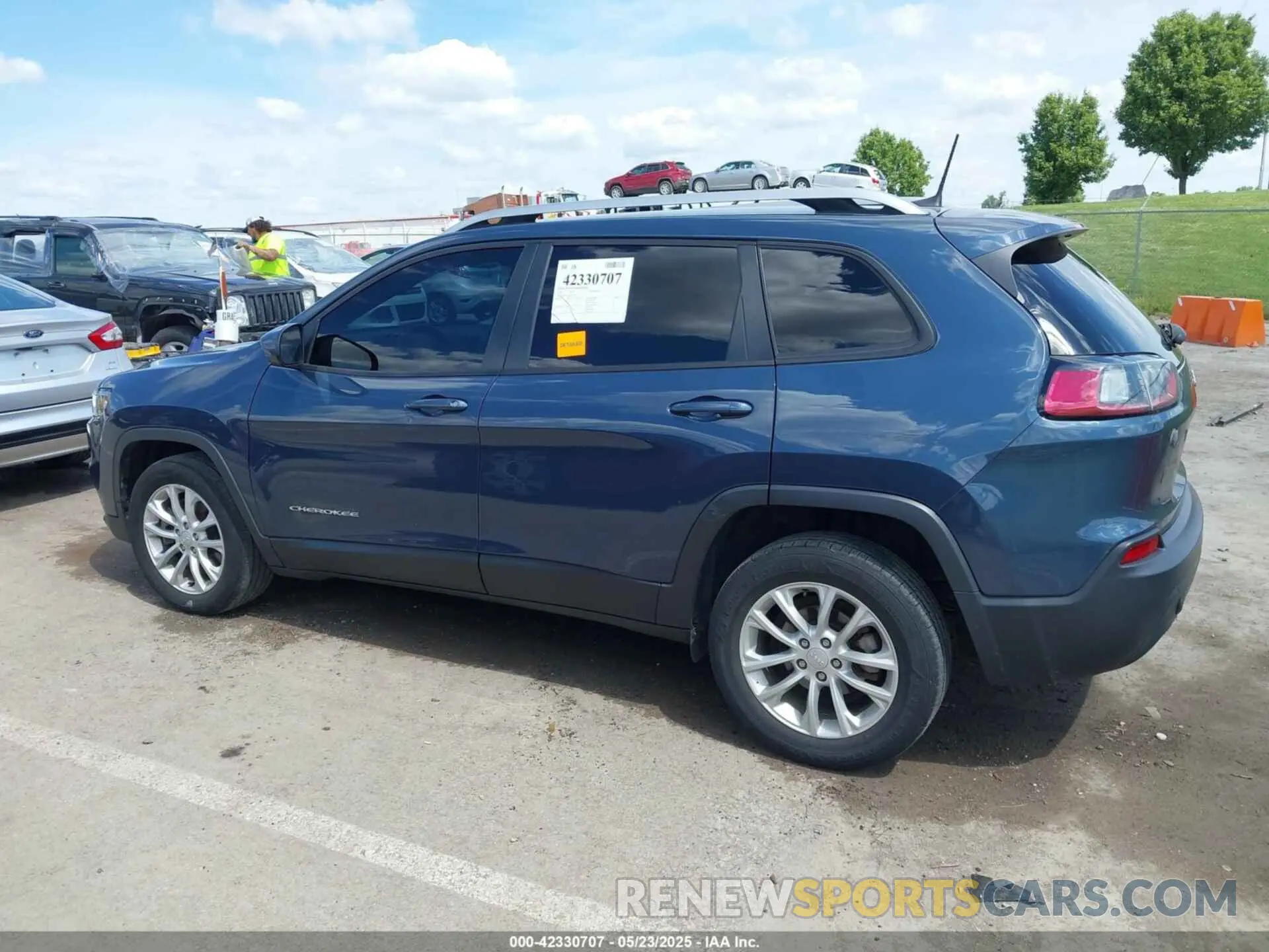 14 Photograph of a damaged car 1C4PJLCB7LD645140 JEEP CHEROKEE 2020