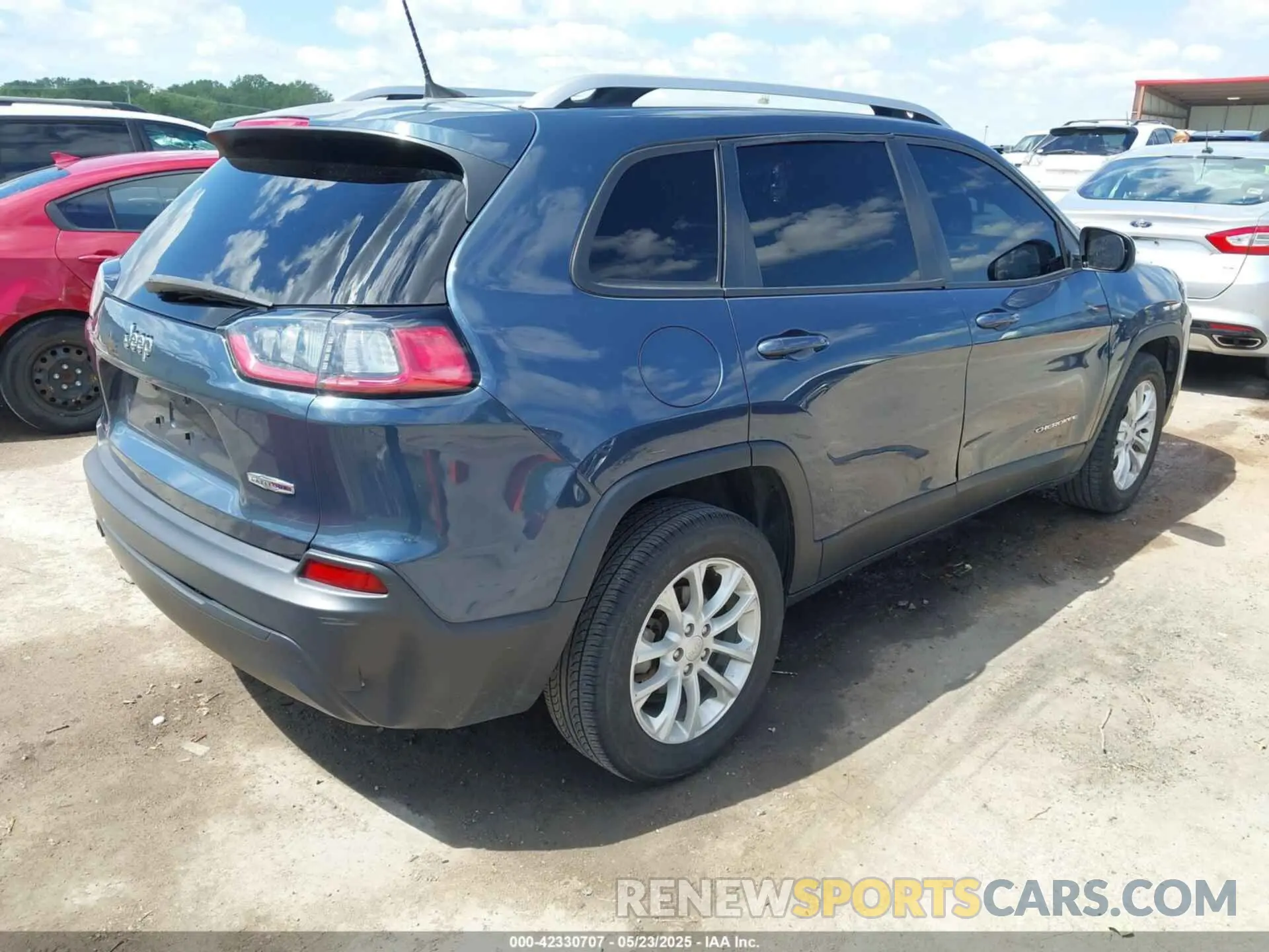 4 Photograph of a damaged car 1C4PJLCB7LD645140 JEEP CHEROKEE 2020